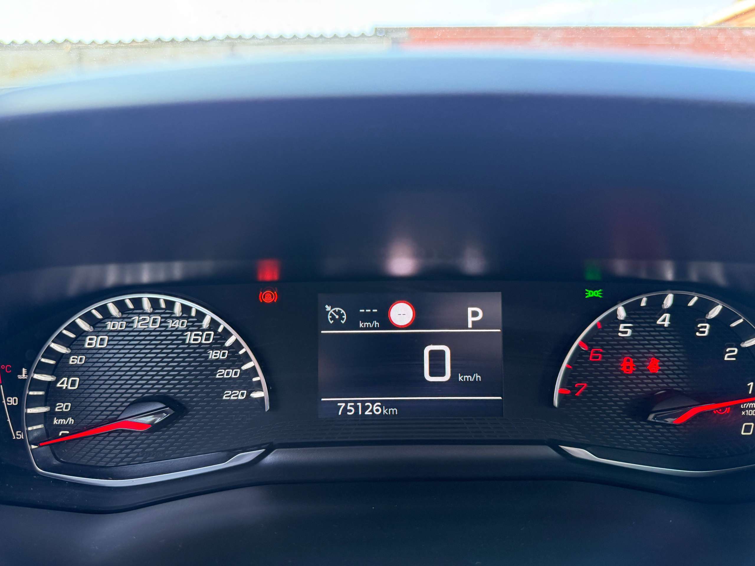 dcaaed2d-945d-47b1-bf2b-3b6fef712c7a16-peugeot-2008-1-2i-130pk-automaat-full-led-navigatie-carplay-alu.jpg