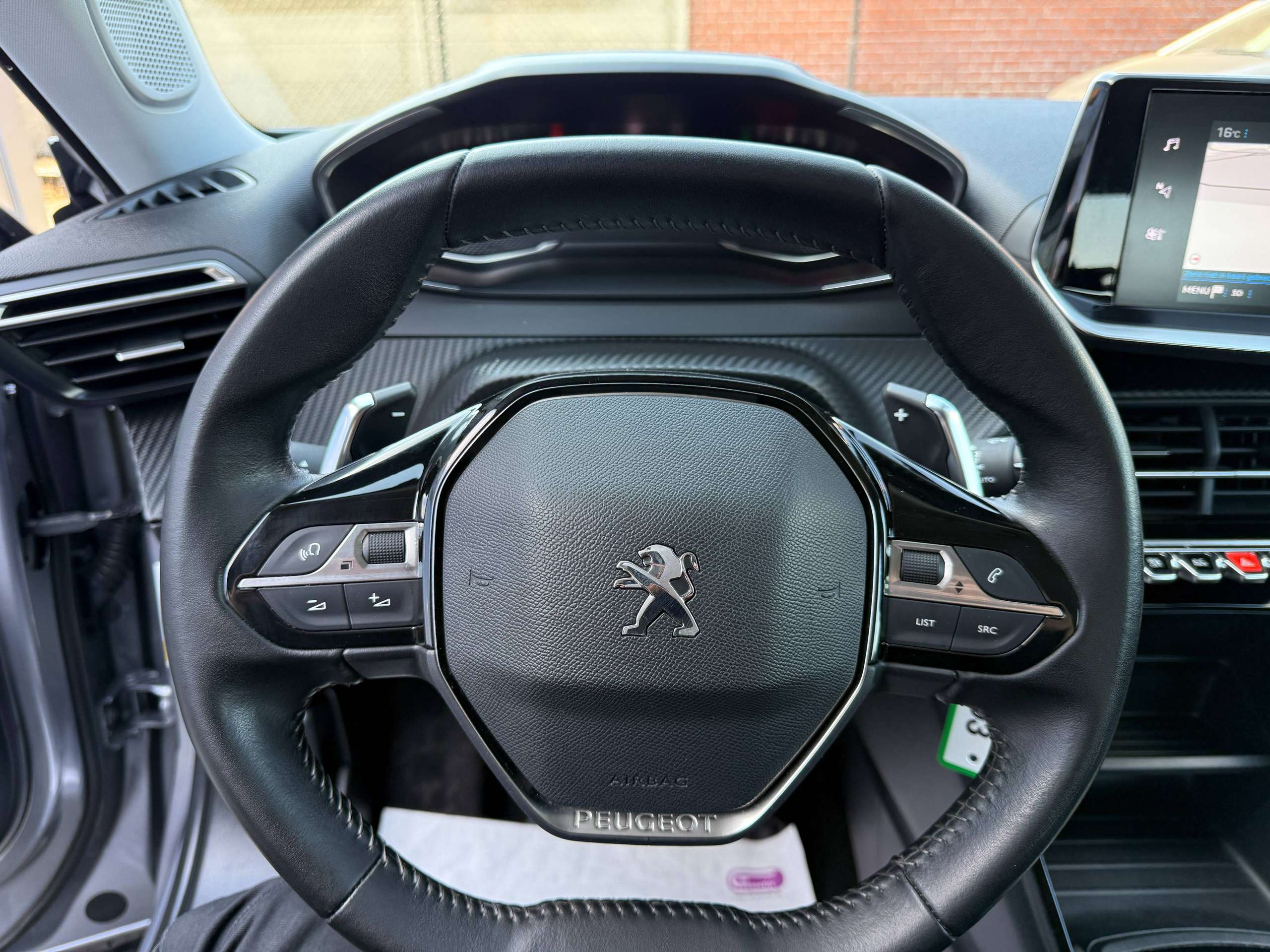 dcaaed2d-945d-47b1-bf2b-3b6fef712c7a17-peugeot-2008-1-2i-130pk-automaat-full-led-navigatie-carplay-alu.jpg