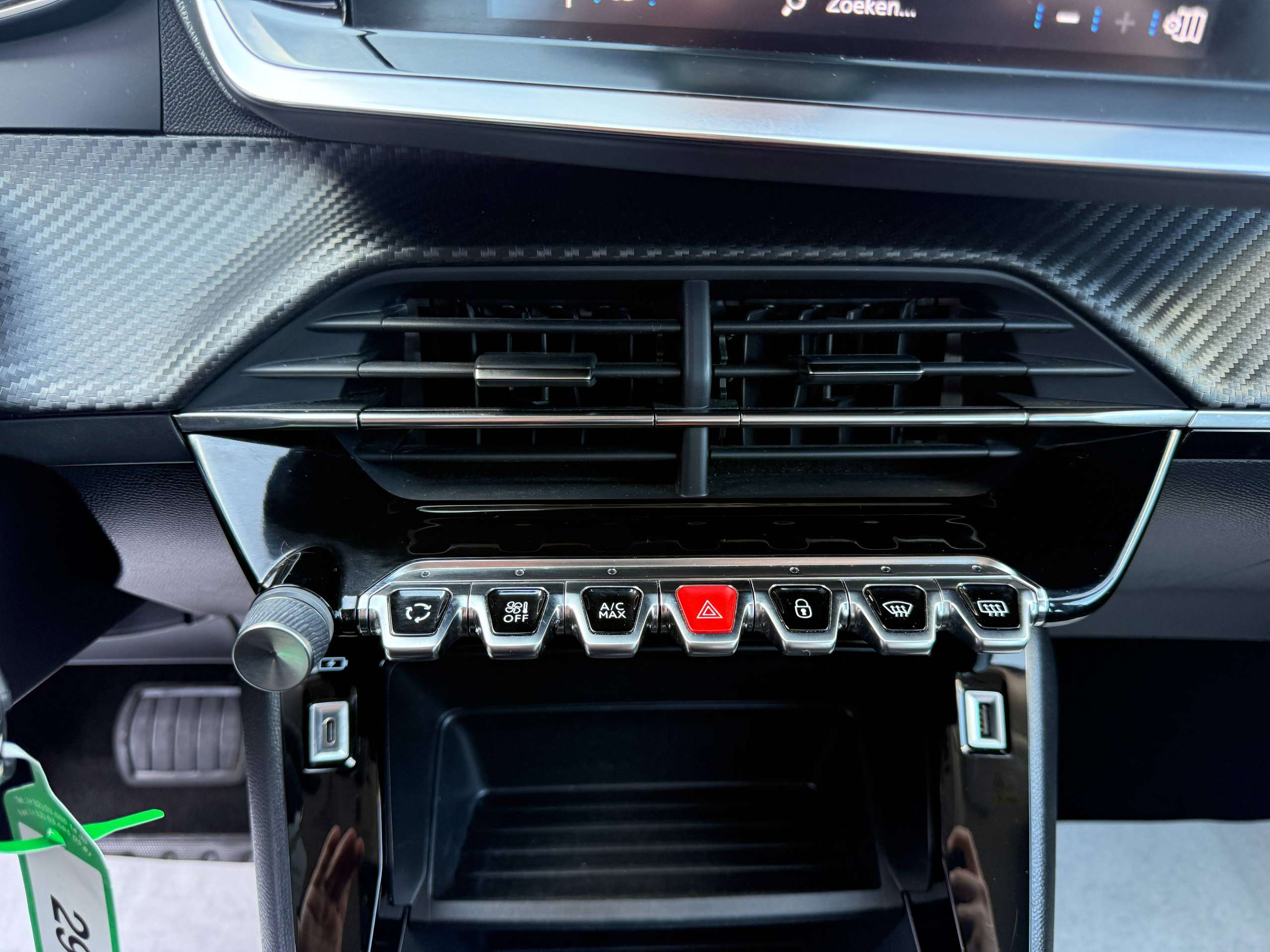 dcaaed2d-945d-47b1-bf2b-3b6fef712c7a20-peugeot-2008-1-2i-130pk-automaat-full-led-navigatie-carplay-alu.jpg