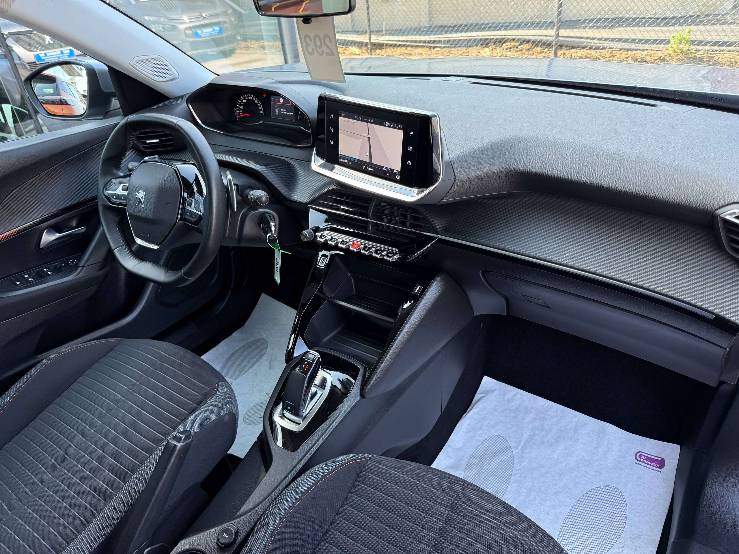 dcaaed2d-945d-47b1-bf2b-3b6fef712c7a28-peugeot-2008-1-2i-130pk-automaat-full-led-navigatie-carplay-alu.jpg