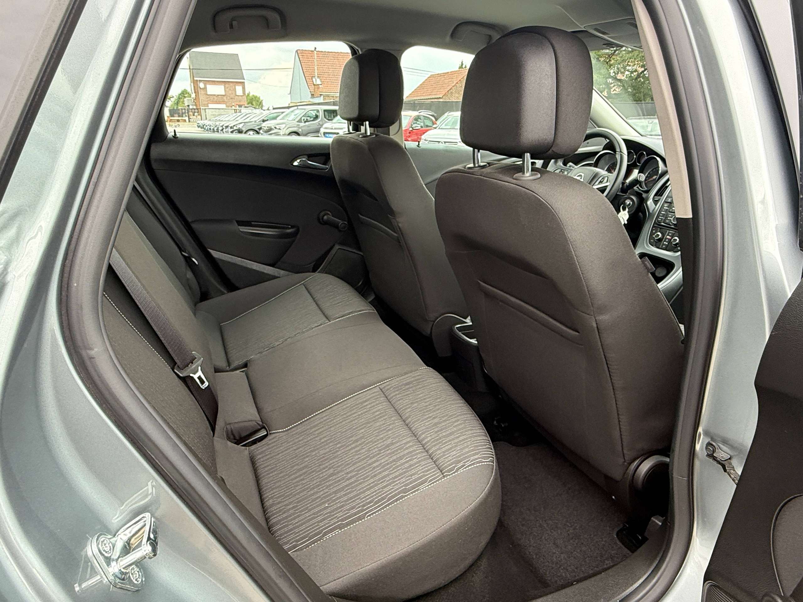 de288c72-940f-4fbb-9885-e7f63229613a24-opel-astra-1-7-cdti-110pk-5-deurs-parkeersensoren-airco-alu-velgen-carpass.jpg