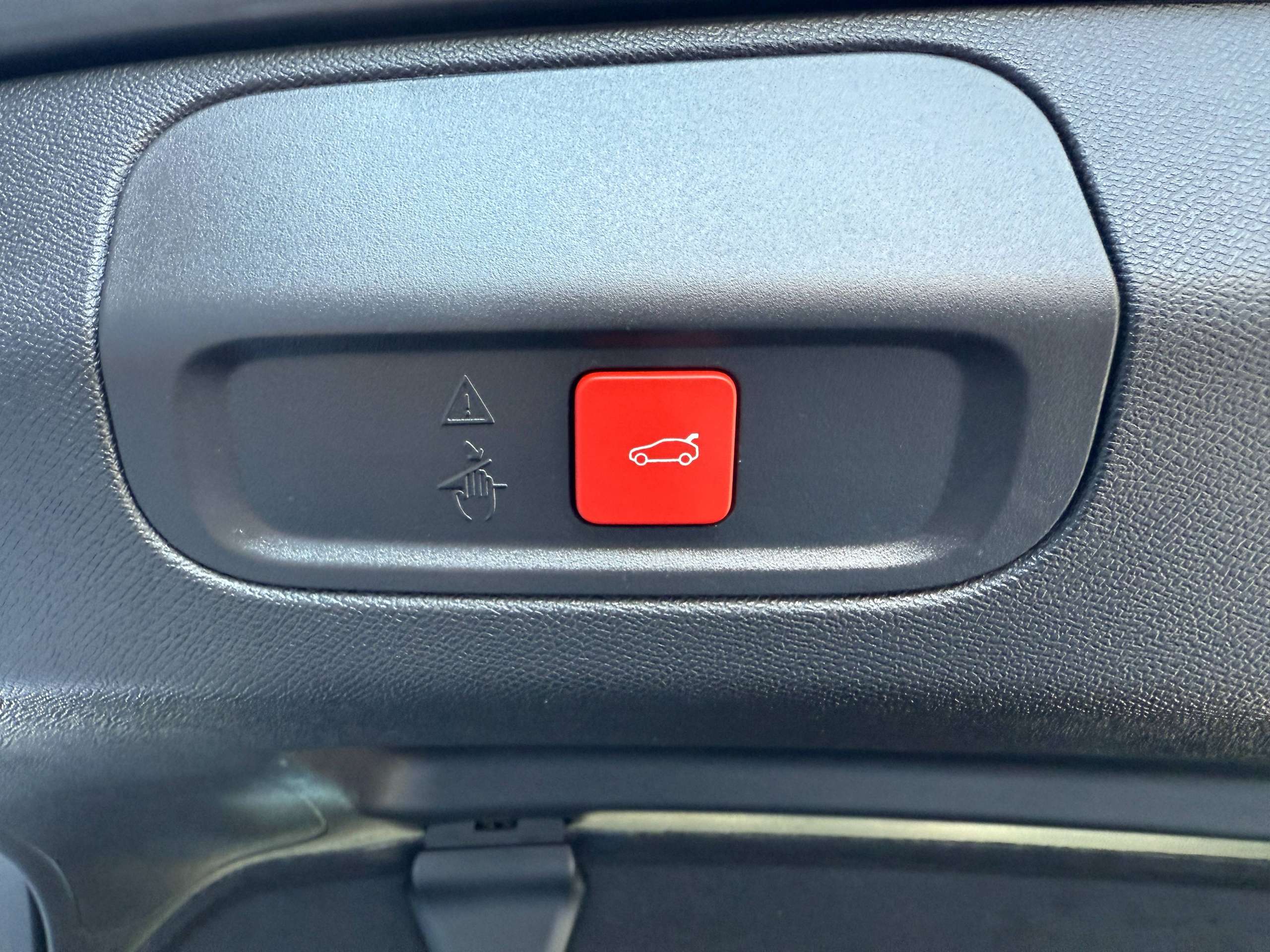 de507d4f-e0d7-4437-9a1d-4bb7f17f5c4f17-peugeot-408-1-2i-turbo-hybrid-gt-line-automaat-navi-leder-full-led-360-camera-carplay.jpg