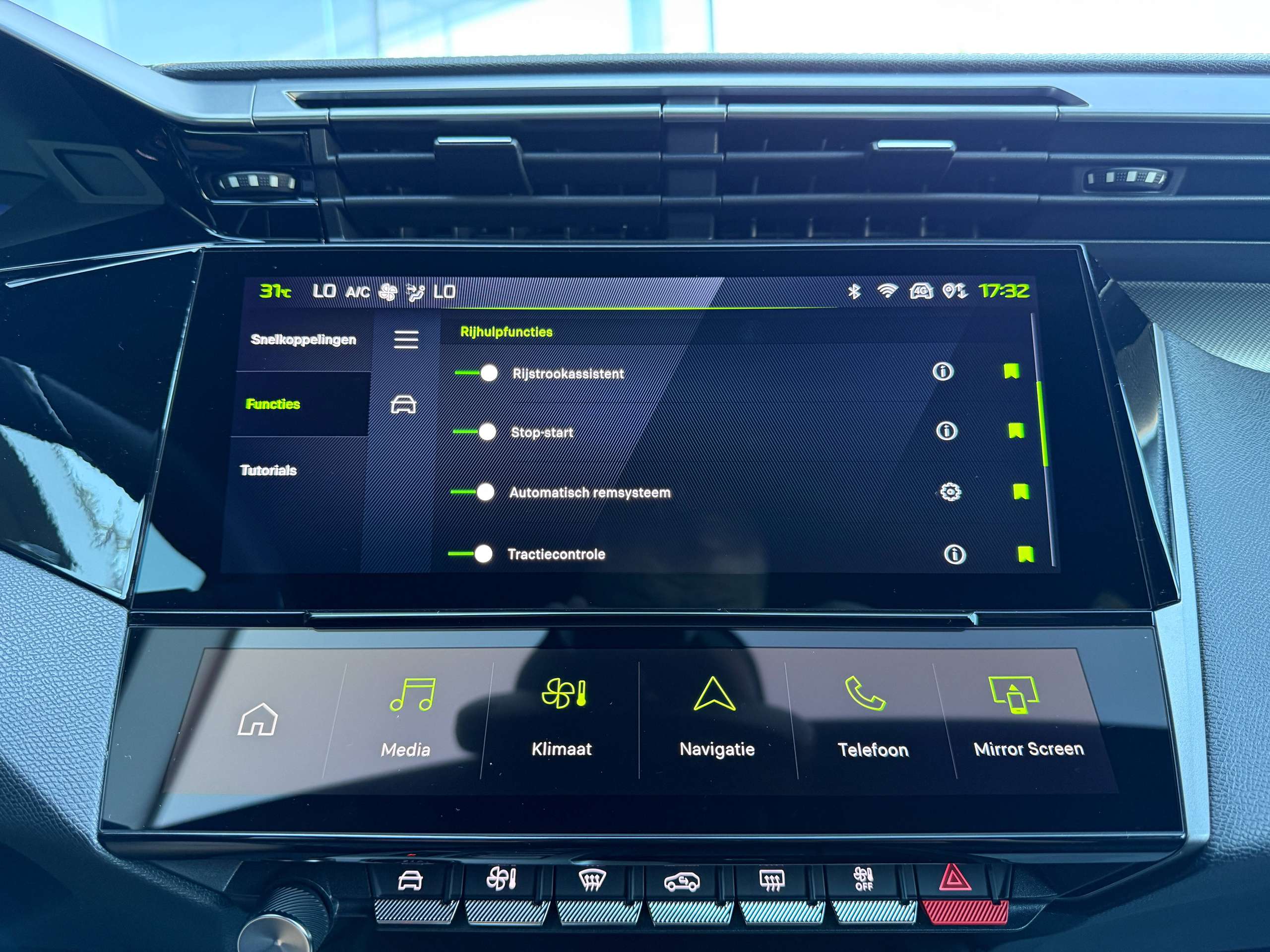 de507d4f-e0d7-4437-9a1d-4bb7f17f5c4f26-peugeot-408-1-2i-turbo-hybrid-gt-line-automaat-navi-leder-full-led-360-camera-carplay.jpg