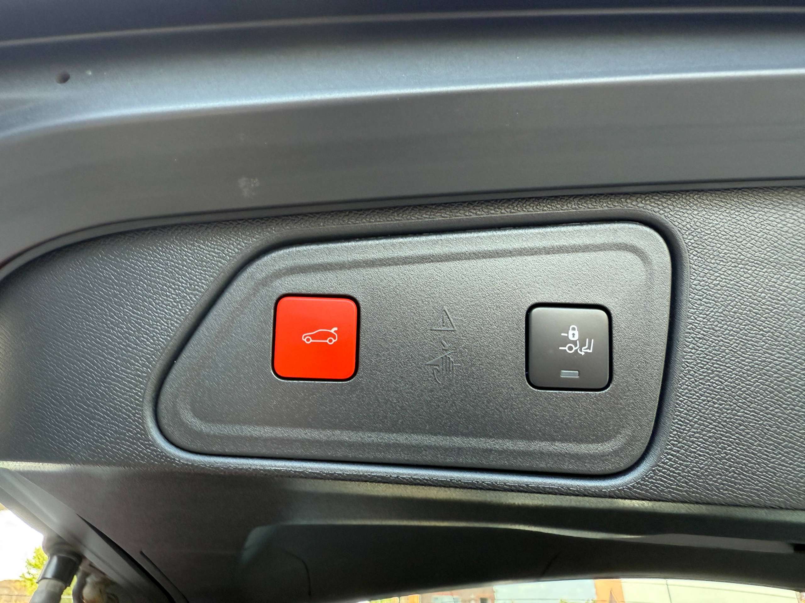debdb364-b0c2-452c-aa47-903ec3079dcb15-peugeot-3008-1-2i-130pk-navigatie-zwart-leder-camera-carplay-focal-soundsysteem.jpg