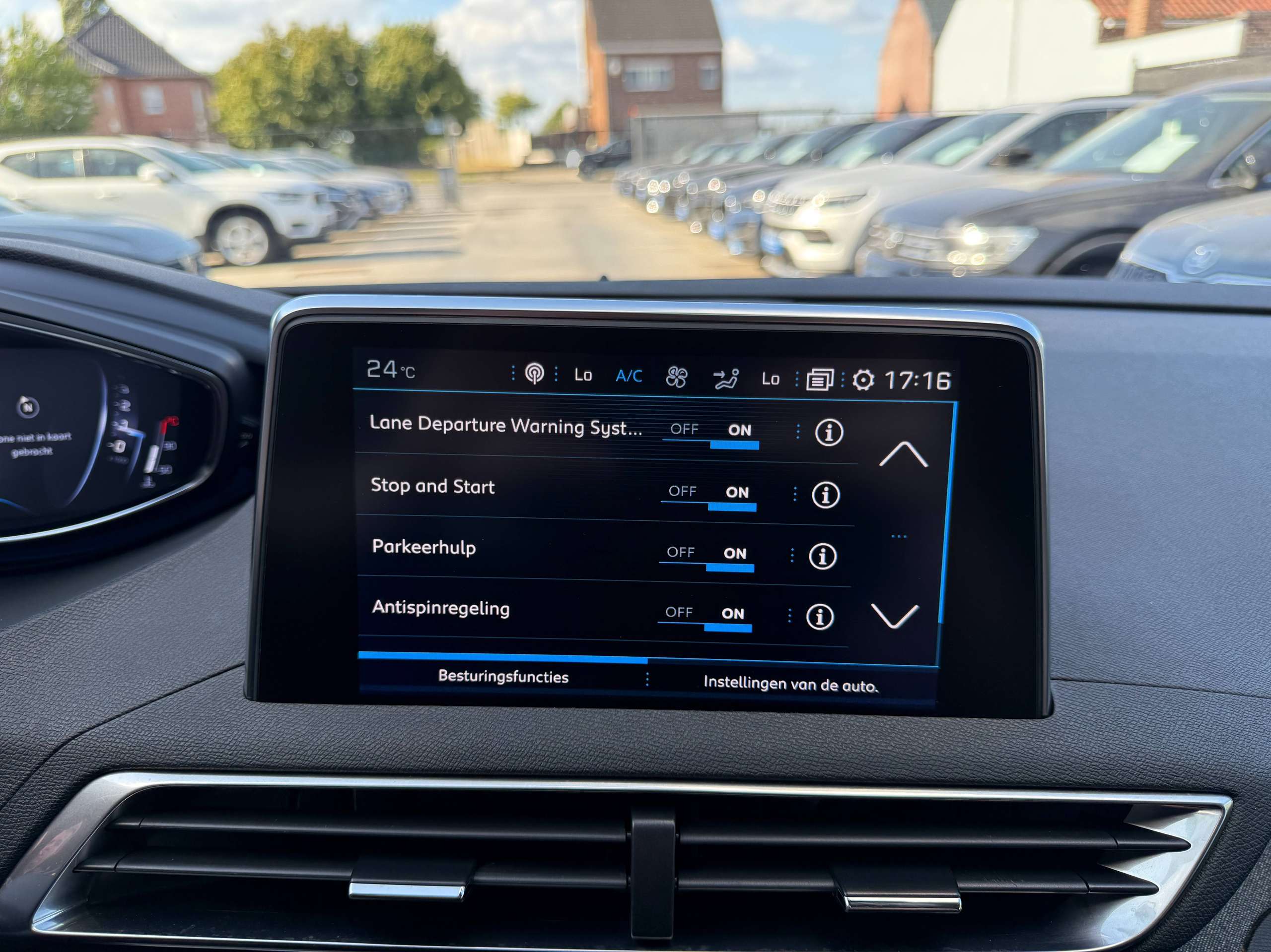 debdb364-b0c2-452c-aa47-903ec3079dcb23-peugeot-3008-1-2i-130pk-navigatie-zwart-leder-camera-carplay-focal-soundsysteem.jpg
