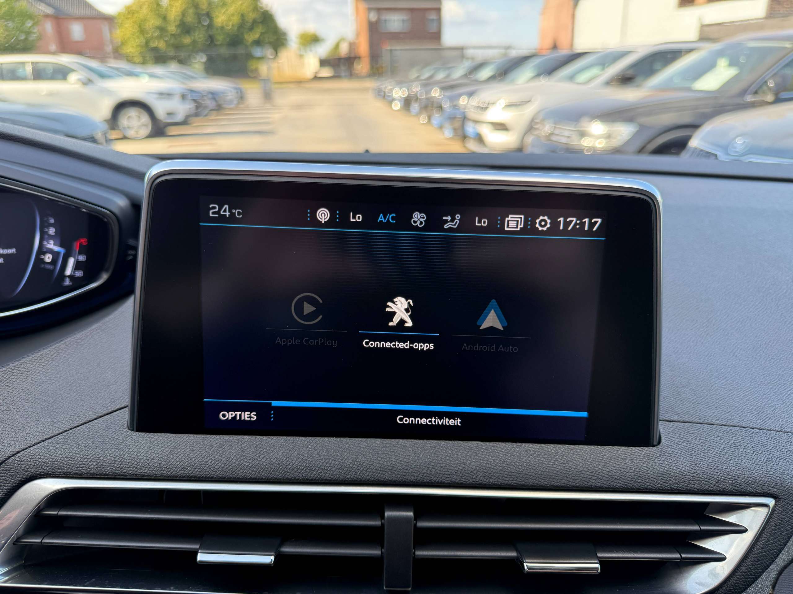 debdb364-b0c2-452c-aa47-903ec3079dcb24-peugeot-3008-1-2i-130pk-navigatie-zwart-leder-camera-carplay-focal-soundsysteem.jpg