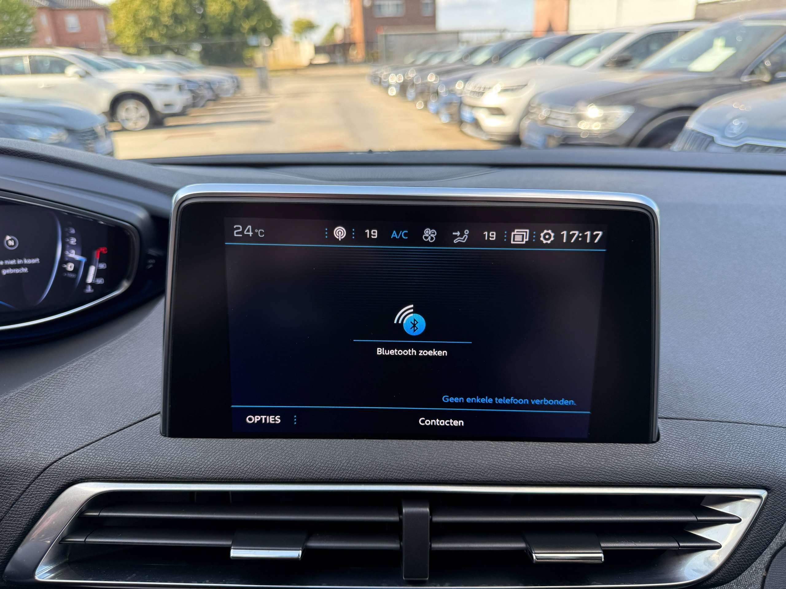 debdb364-b0c2-452c-aa47-903ec3079dcb27-peugeot-3008-1-2i-130pk-navigatie-zwart-leder-camera-carplay-focal-soundsysteem.jpg