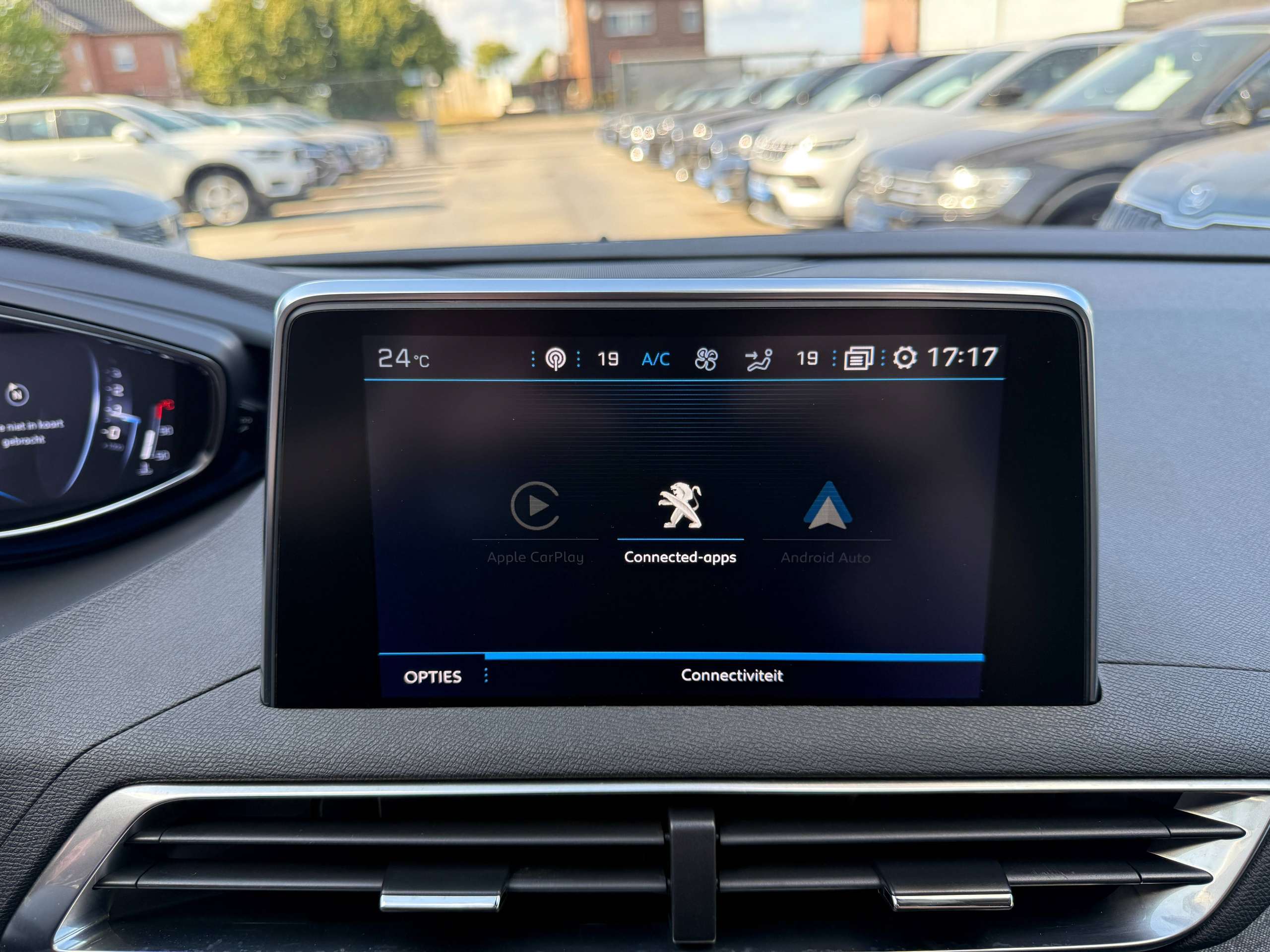 debdb364-b0c2-452c-aa47-903ec3079dcb28-peugeot-3008-1-2i-130pk-navigatie-zwart-leder-camera-carplay-focal-soundsysteem.jpg