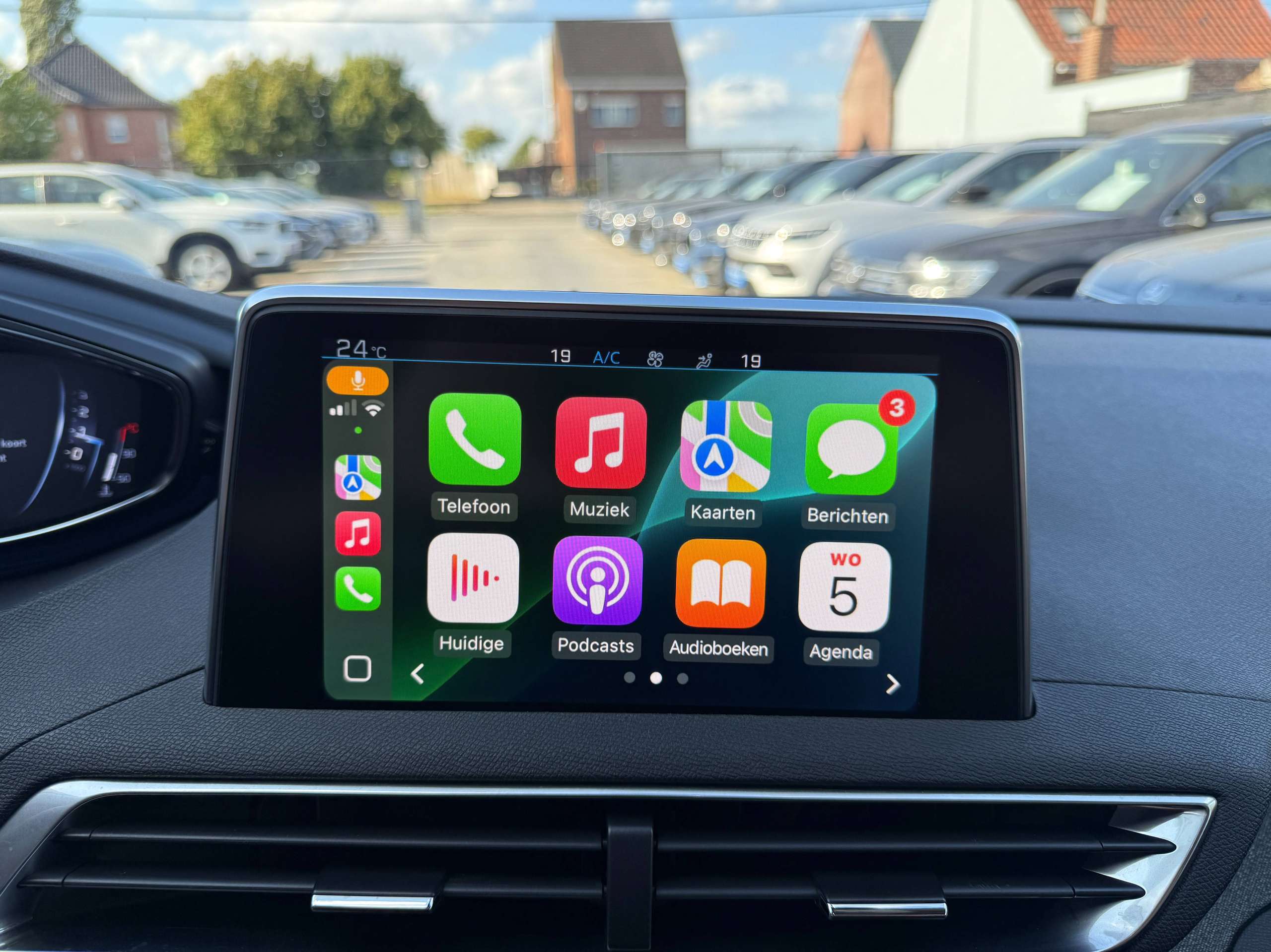 debdb364-b0c2-452c-aa47-903ec3079dcb29-peugeot-3008-1-2i-130pk-navigatie-zwart-leder-camera-carplay-focal-soundsysteem.jpg
