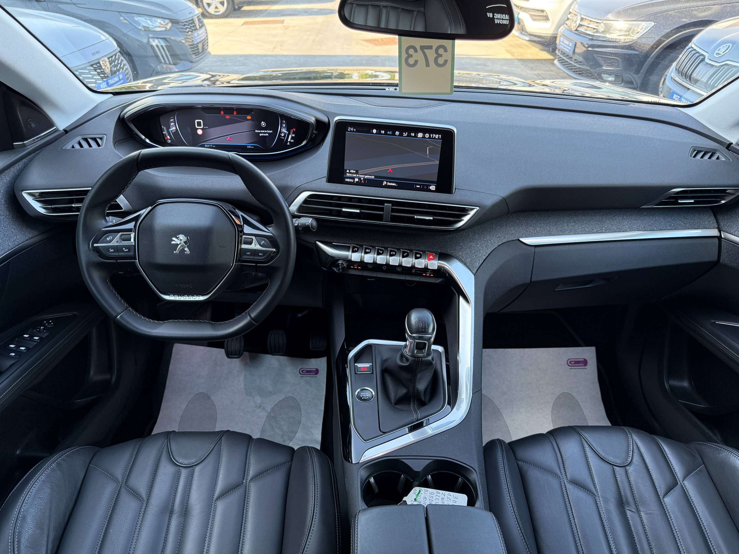 debdb364-b0c2-452c-aa47-903ec3079dcb36-peugeot-3008-1-2i-130pk-navigatie-zwart-leder-camera-carplay-focal-soundsysteem.jpg