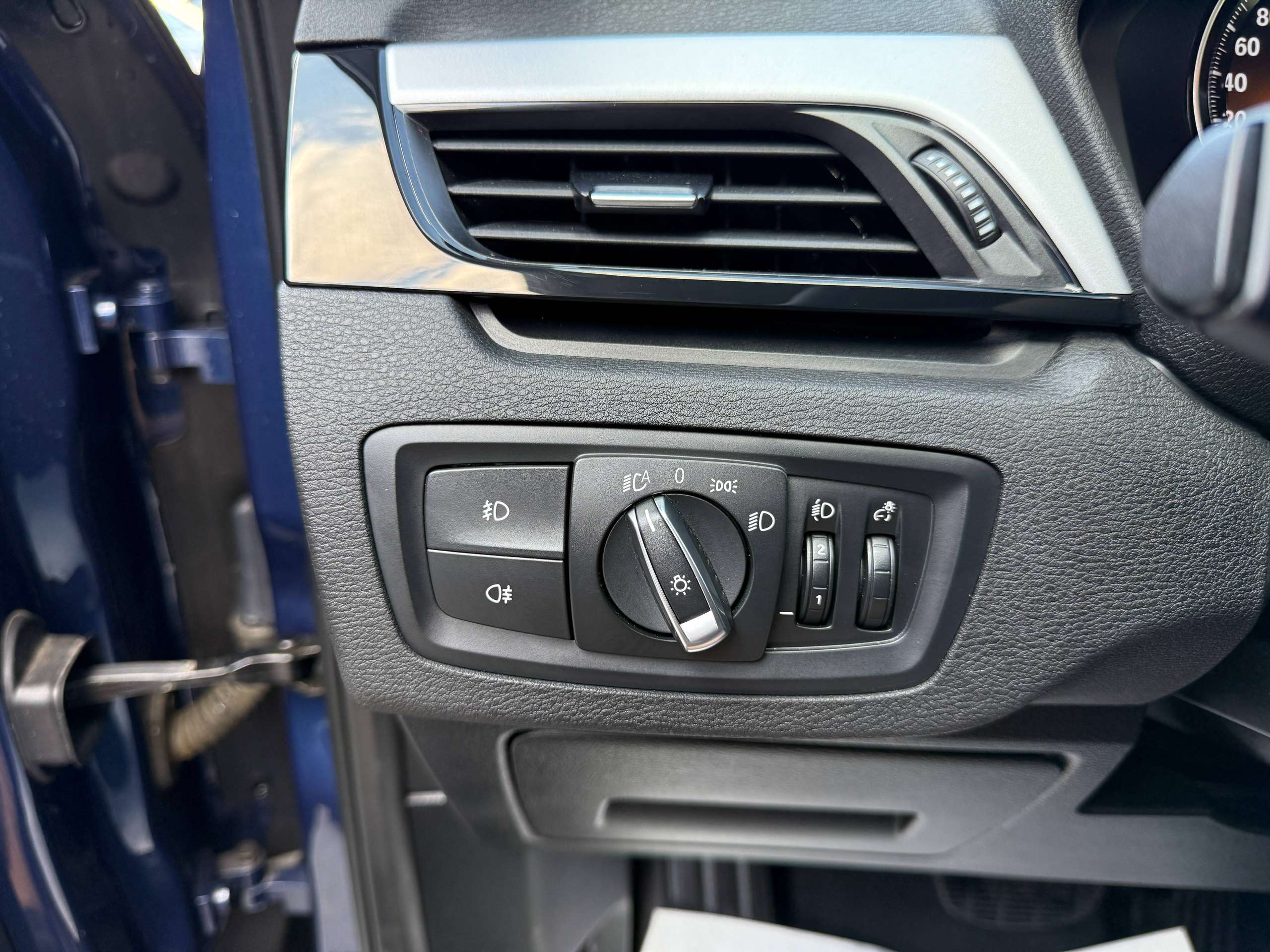 dee57dcb-7b94-4030-a67e-5d151e2b2add19-bmw-x1-1-5-ia-x-drive25e-hybride-automaat-navi-full-led-camera-head-up-dab-pdc.jpg
