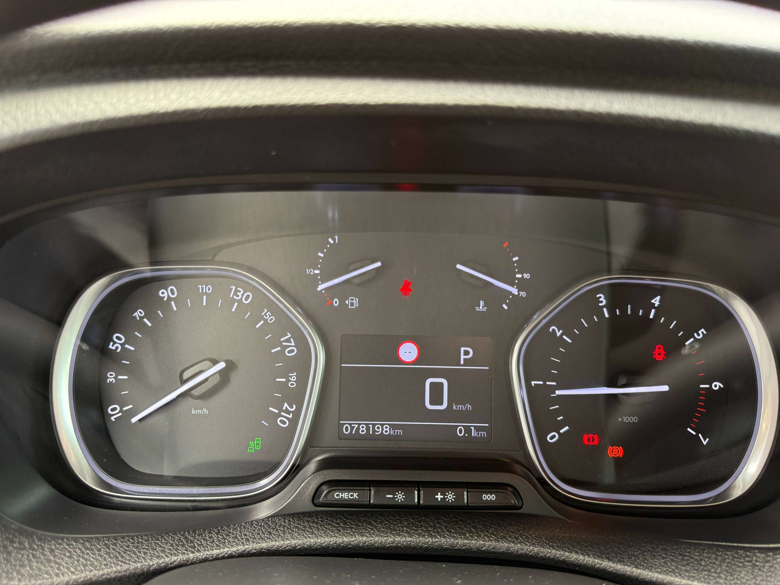 e374bee4-d387-4300-95ca-b6da679cc32517-peugeot-expert-2-0-bluehdi-3-zit-automaat-navigatie-camera-dode-hoek-adaptieve-cruise-control.jpg