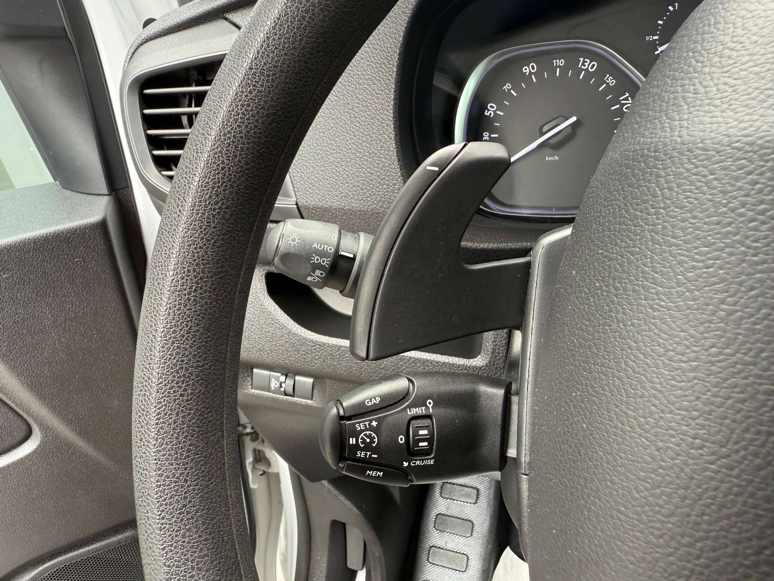 e374bee4-d387-4300-95ca-b6da679cc32519-peugeot-expert-2-0-bluehdi-3-zit-automaat-navigatie-camera-dode-hoek-adaptieve-cruise-control.jpg