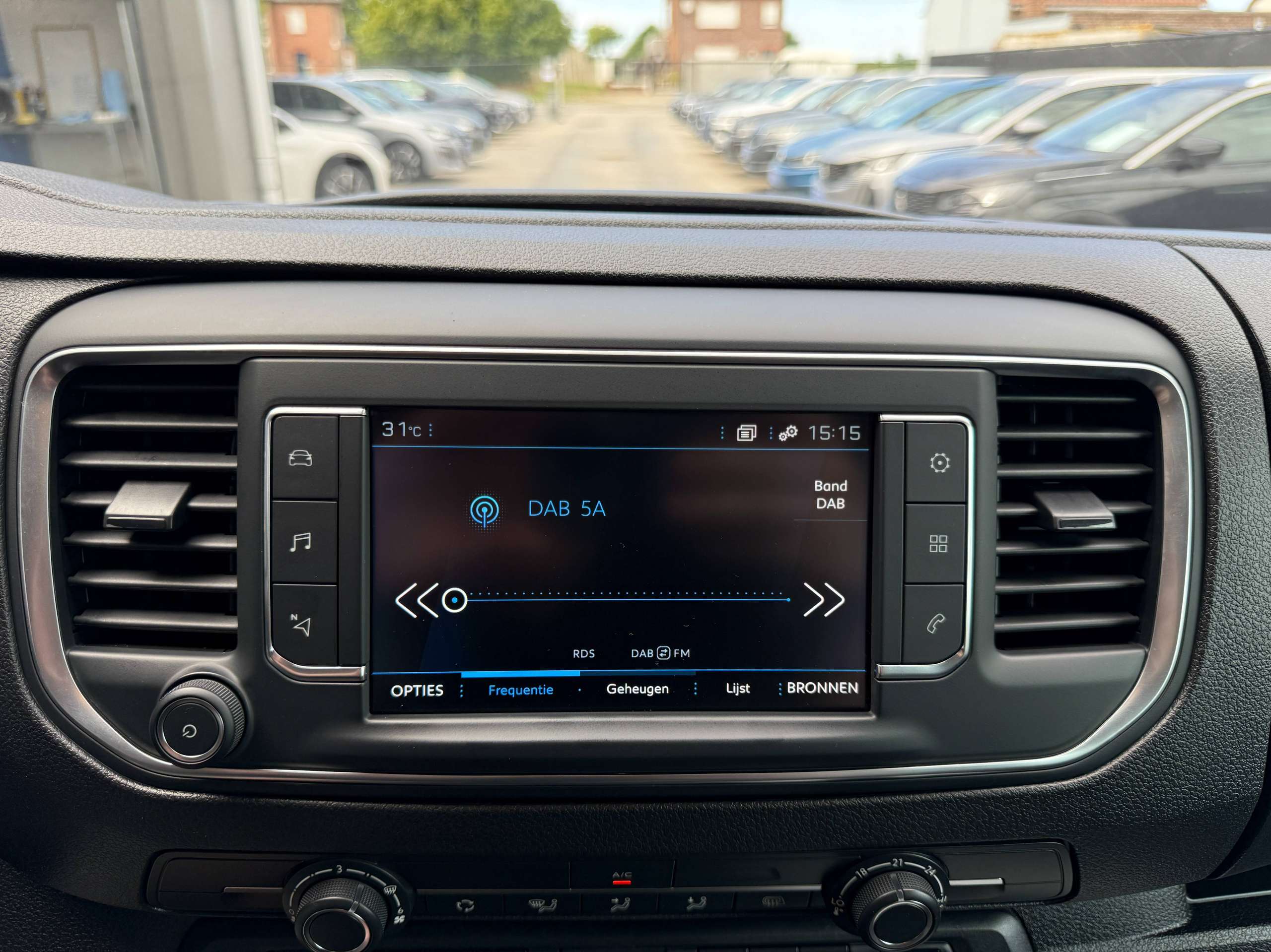 e374bee4-d387-4300-95ca-b6da679cc32526-peugeot-expert-2-0-bluehdi-3-zit-automaat-navigatie-camera-dode-hoek-adaptieve-cruise-control.jpg