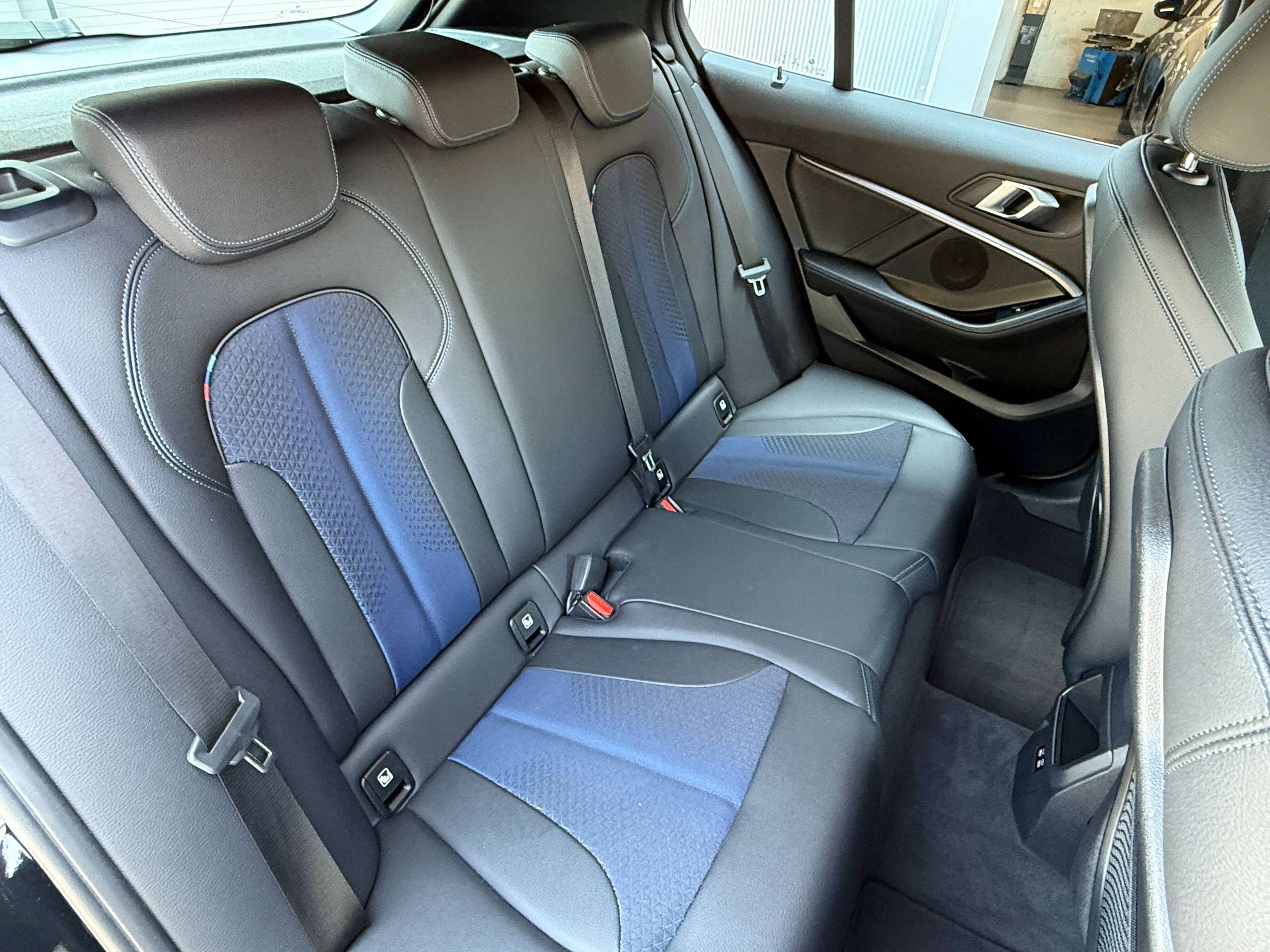 f7052b43-045d-4741-9aee-d5a4ae2d109c32-bmw-116-ia-m-sport-automaat-navigatie-leder-full-led-carplay-dab-alu.jpg