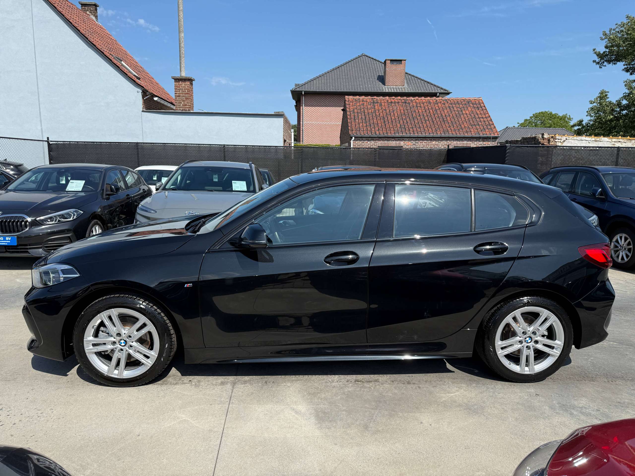 f7052b43-045d-4741-9aee-d5a4ae2d109c8-bmw-116-ia-m-sport-automaat-navigatie-leder-full-led-carplay-dab-alu.jpg