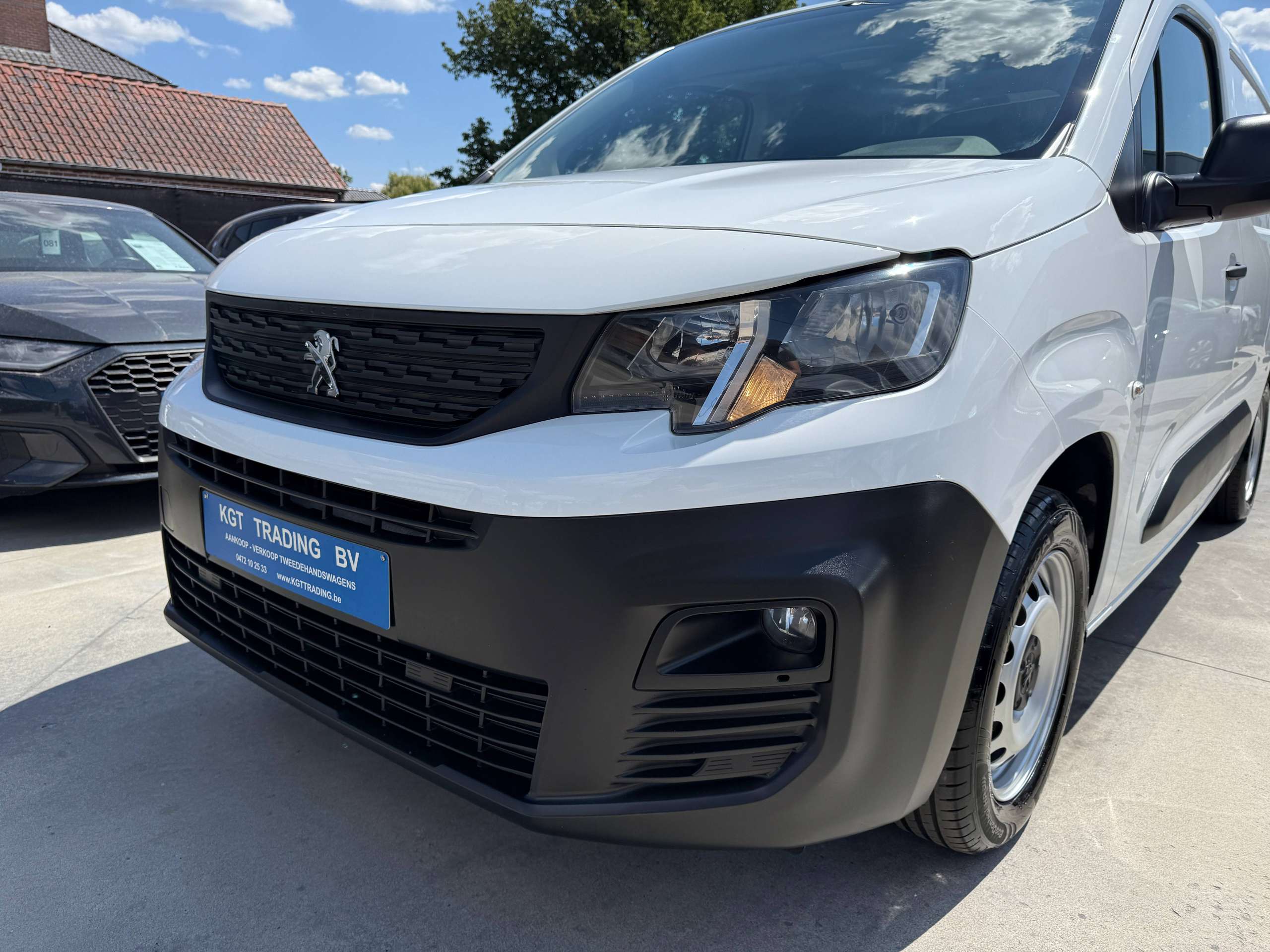 fccbf601-19f1-4680-9f61-9f848a68ba1b10-peugeot-partner-1-5-bluehdi-102pk-l2-carplay-navigatie-bluetooth-pdc-a-c.jpg
