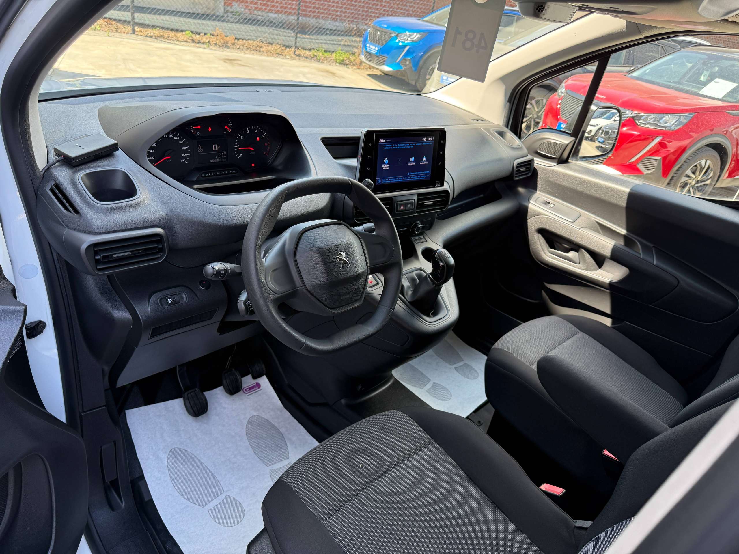 fccbf601-19f1-4680-9f61-9f848a68ba1b13-peugeot-partner-1-5-bluehdi-102pk-l2-carplay-navigatie-bluetooth-pdc-a-c.jpg