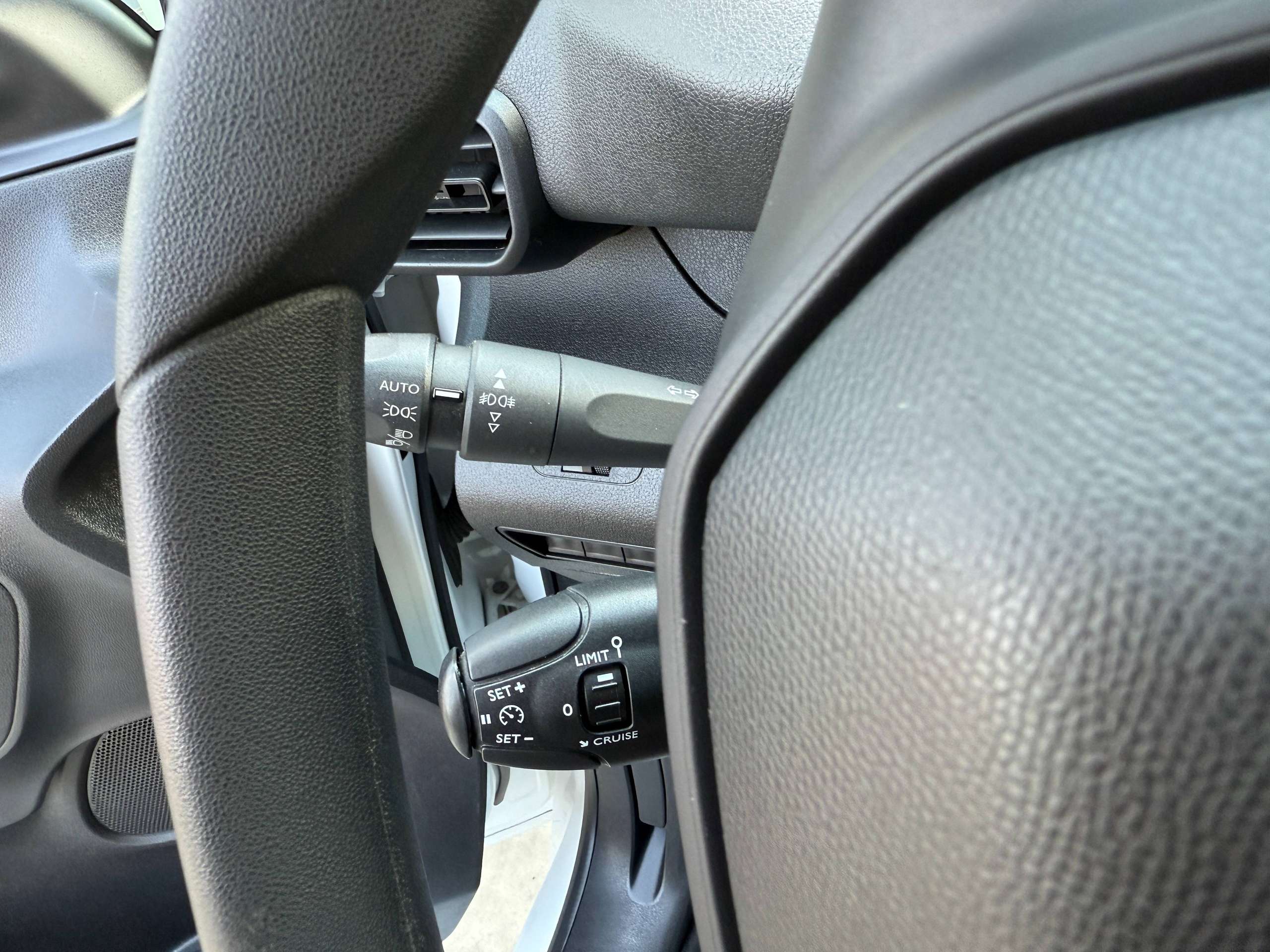 fccbf601-19f1-4680-9f61-9f848a68ba1b17-peugeot-partner-1-5-bluehdi-102pk-l2-carplay-navigatie-bluetooth-pdc-a-c.jpg