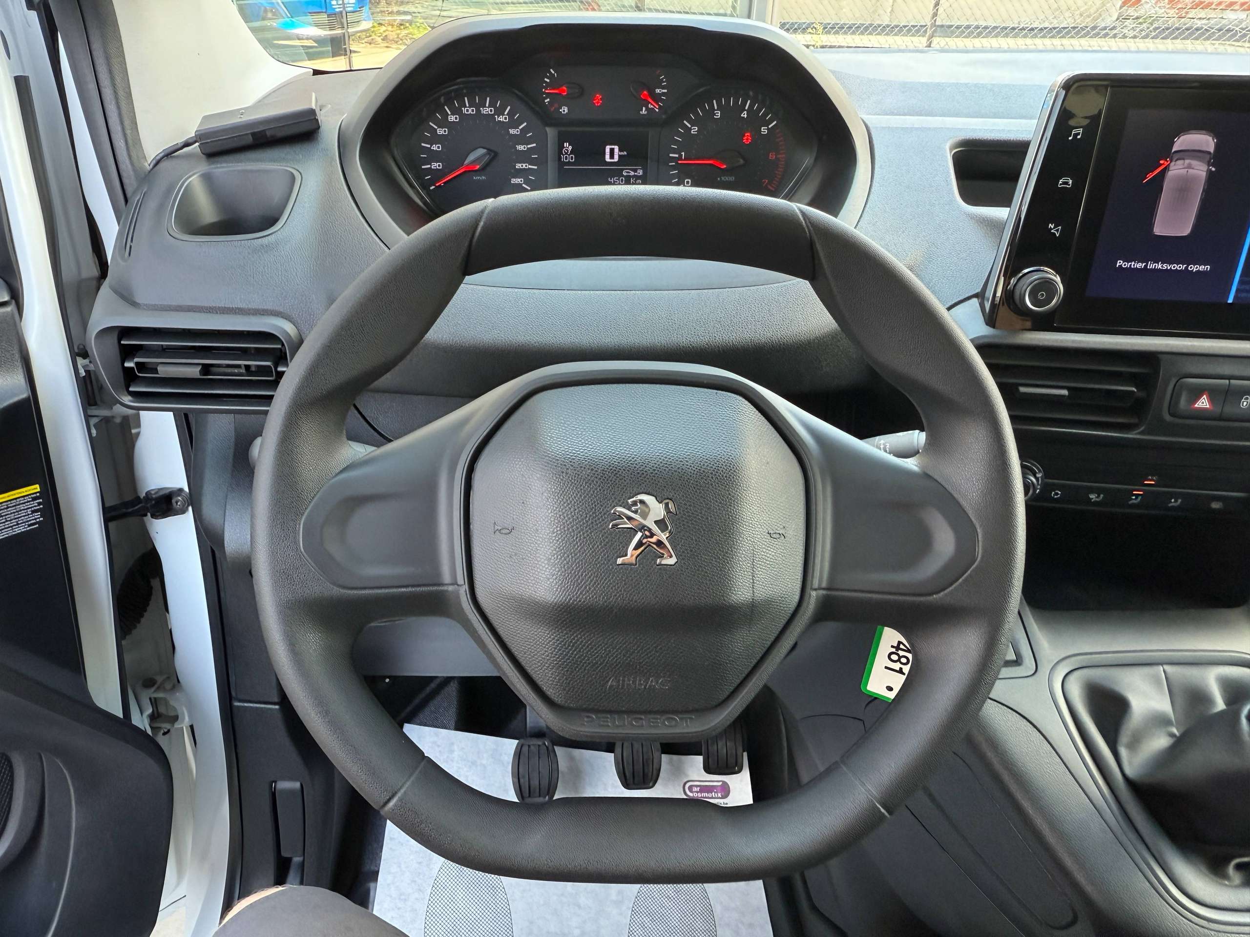 fccbf601-19f1-4680-9f61-9f848a68ba1b18-peugeot-partner-1-5-bluehdi-102pk-l2-carplay-navigatie-bluetooth-pdc-a-c.jpg