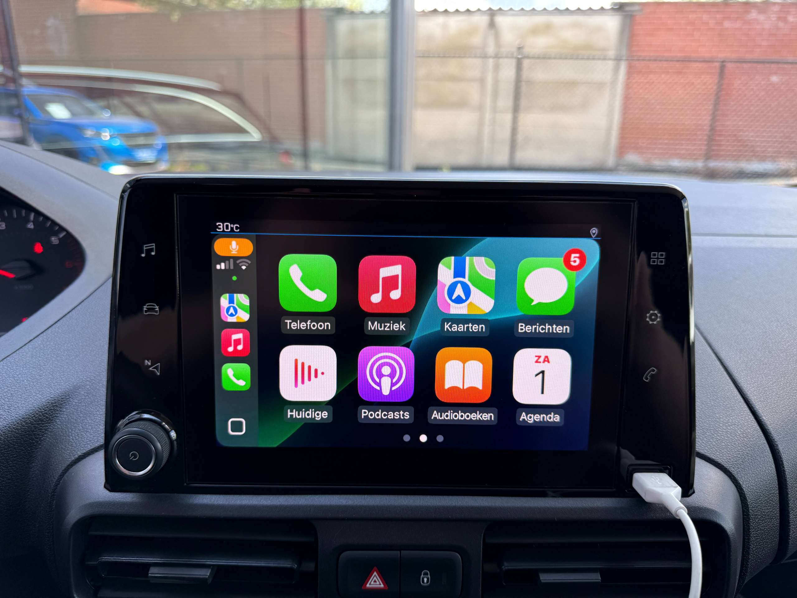 fccbf601-19f1-4680-9f61-9f848a68ba1b24-peugeot-partner-1-5-bluehdi-102pk-l2-carplay-navigatie-bluetooth-pdc-a-c.jpg