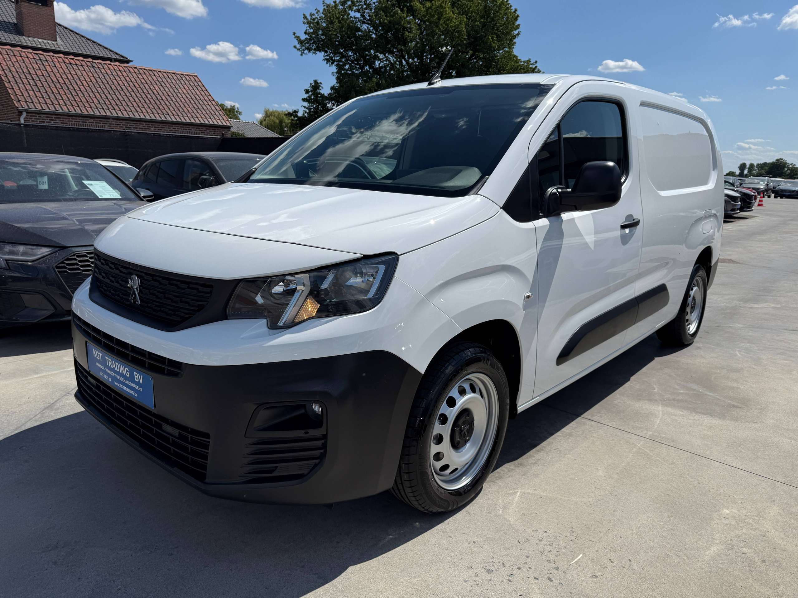 fccbf601-19f1-4680-9f61-9f848a68ba1b9-peugeot-partner-1-5-bluehdi-102pk-l2-carplay-navigatie-bluetooth-pdc-a-c.jpg