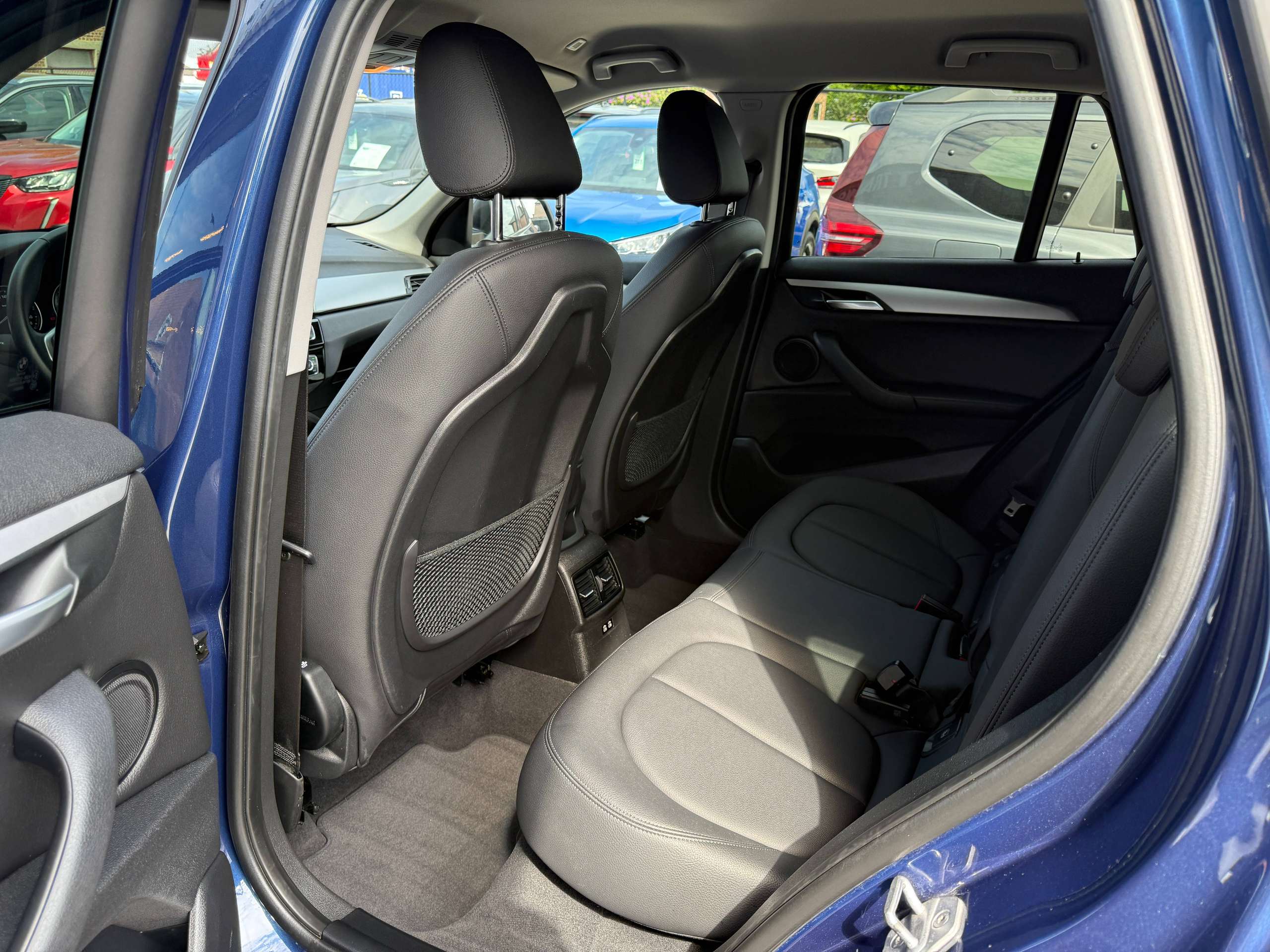 07766b53-5a68-4c6d-8462-7ae9b4686fc313-bmw-x1-1-5i-navigatie-leder-camera-head-up-zetelverwarming.jpg