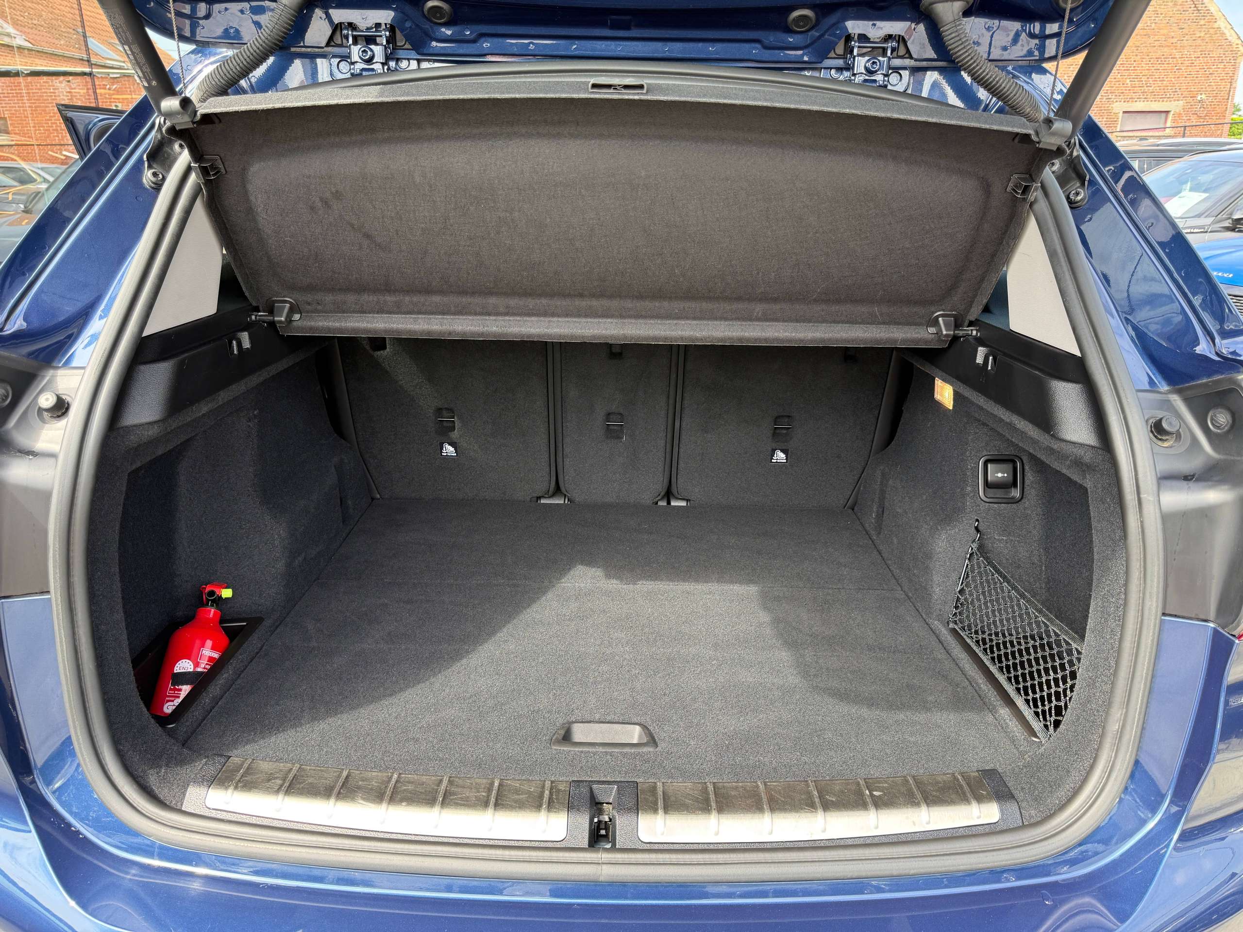 07766b53-5a68-4c6d-8462-7ae9b4686fc314-bmw-x1-1-5i-navigatie-leder-camera-head-up-zetelverwarming.jpg