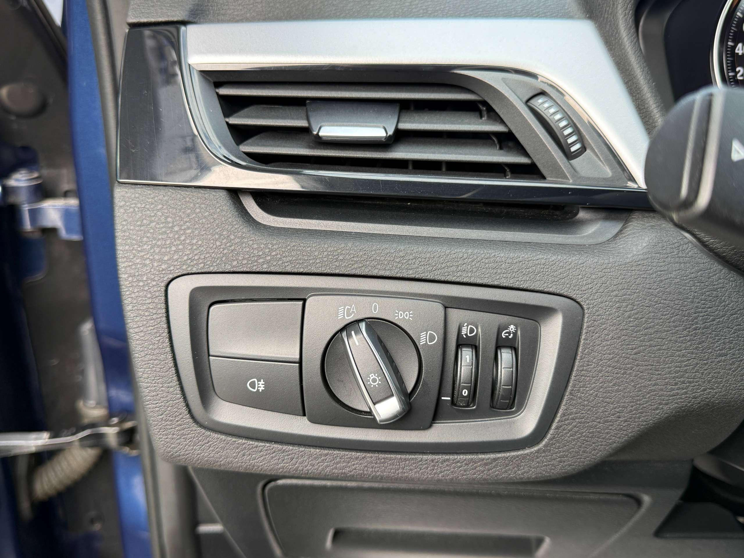 07766b53-5a68-4c6d-8462-7ae9b4686fc316-bmw-x1-1-5i-navigatie-leder-camera-head-up-zetelverwarming.jpg
