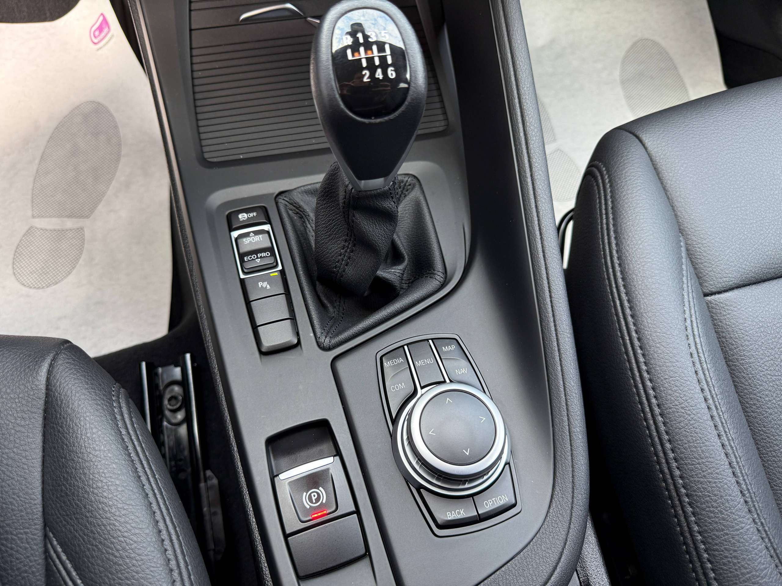 07766b53-5a68-4c6d-8462-7ae9b4686fc322-bmw-x1-1-5i-navigatie-leder-camera-head-up-zetelverwarming.jpg