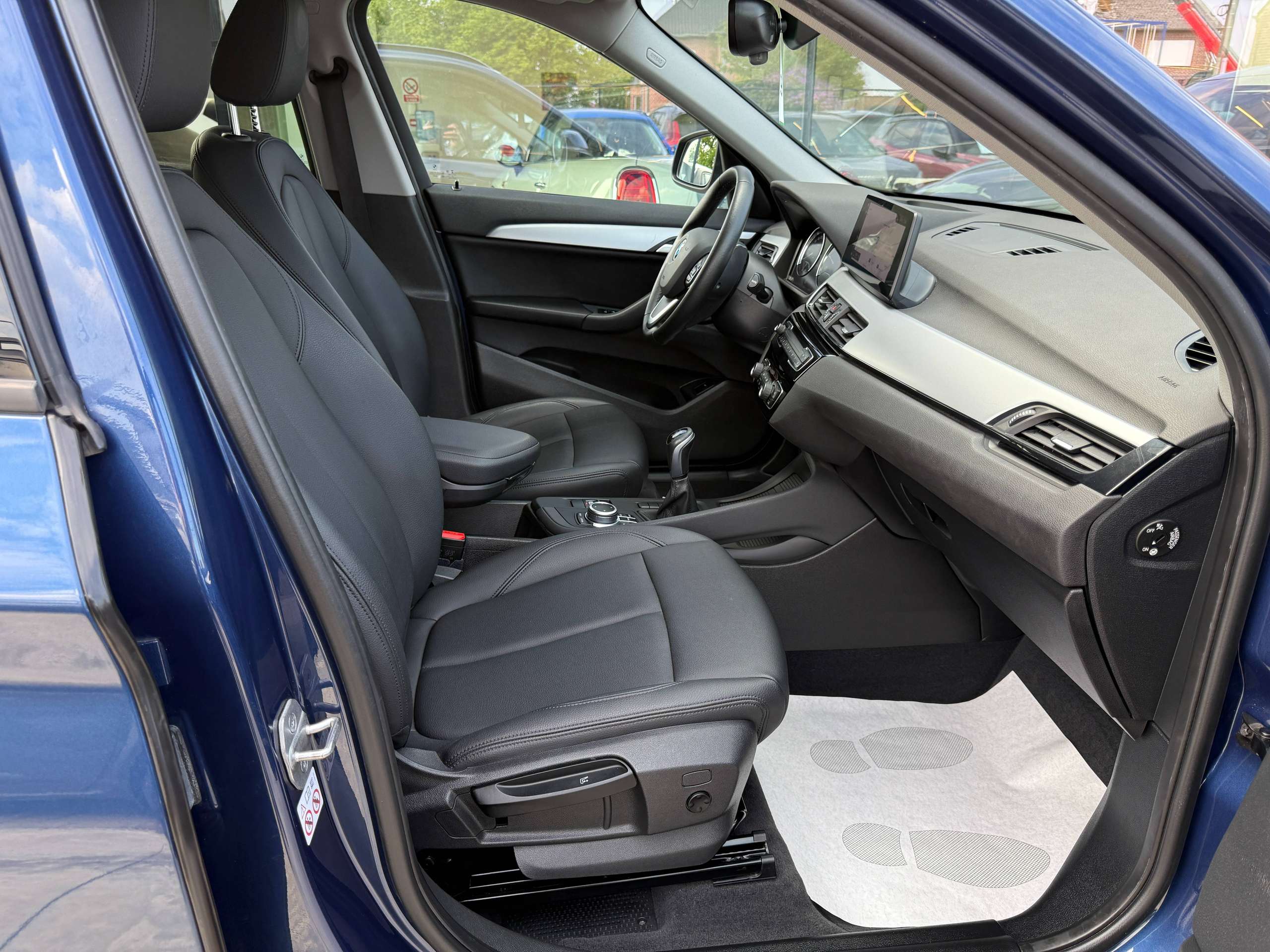 07766b53-5a68-4c6d-8462-7ae9b4686fc324-bmw-x1-1-5i-navigatie-leder-camera-head-up-zetelverwarming.jpg