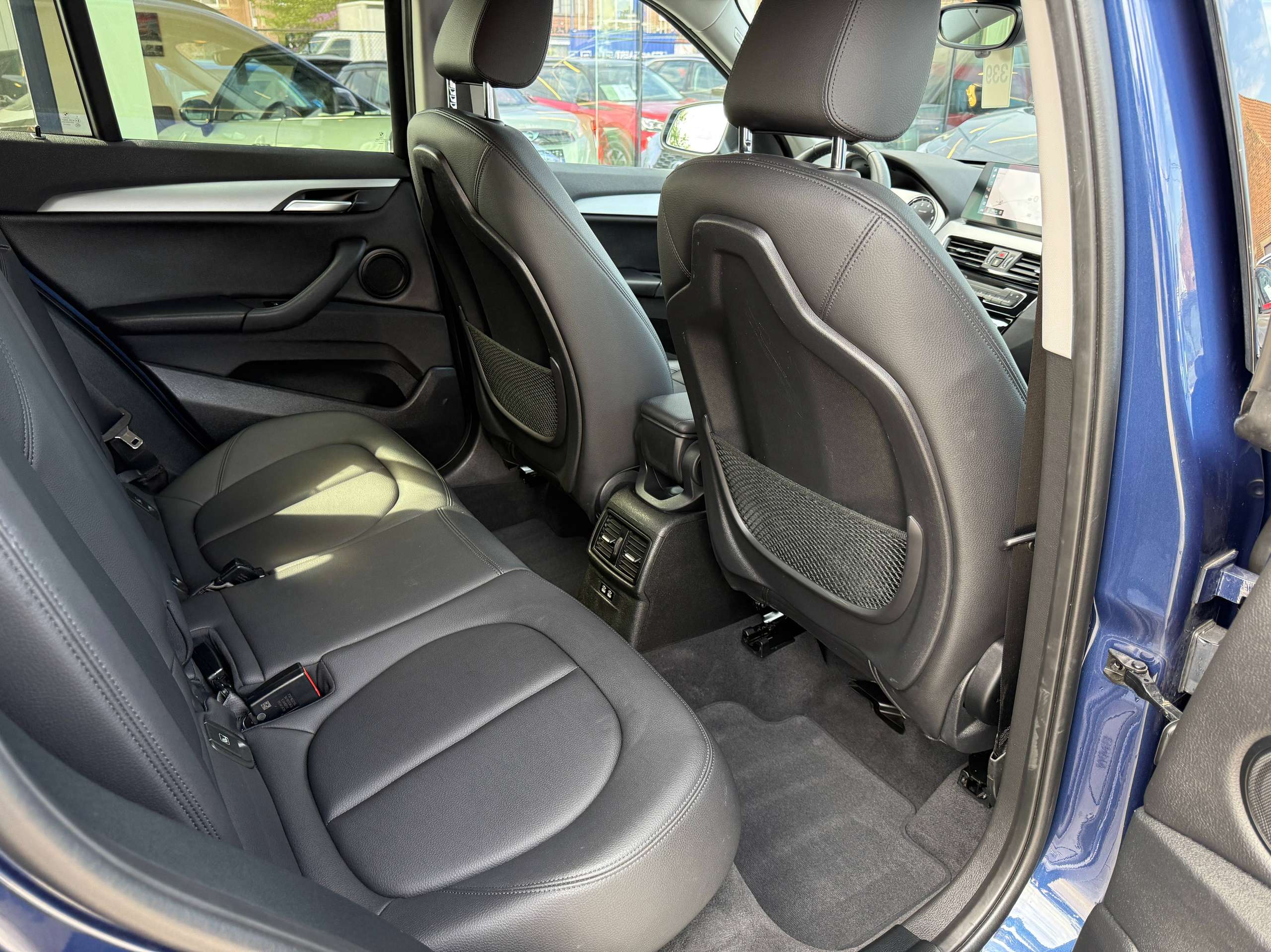 07766b53-5a68-4c6d-8462-7ae9b4686fc328-bmw-x1-1-5i-navigatie-leder-camera-head-up-zetelverwarming.jpg