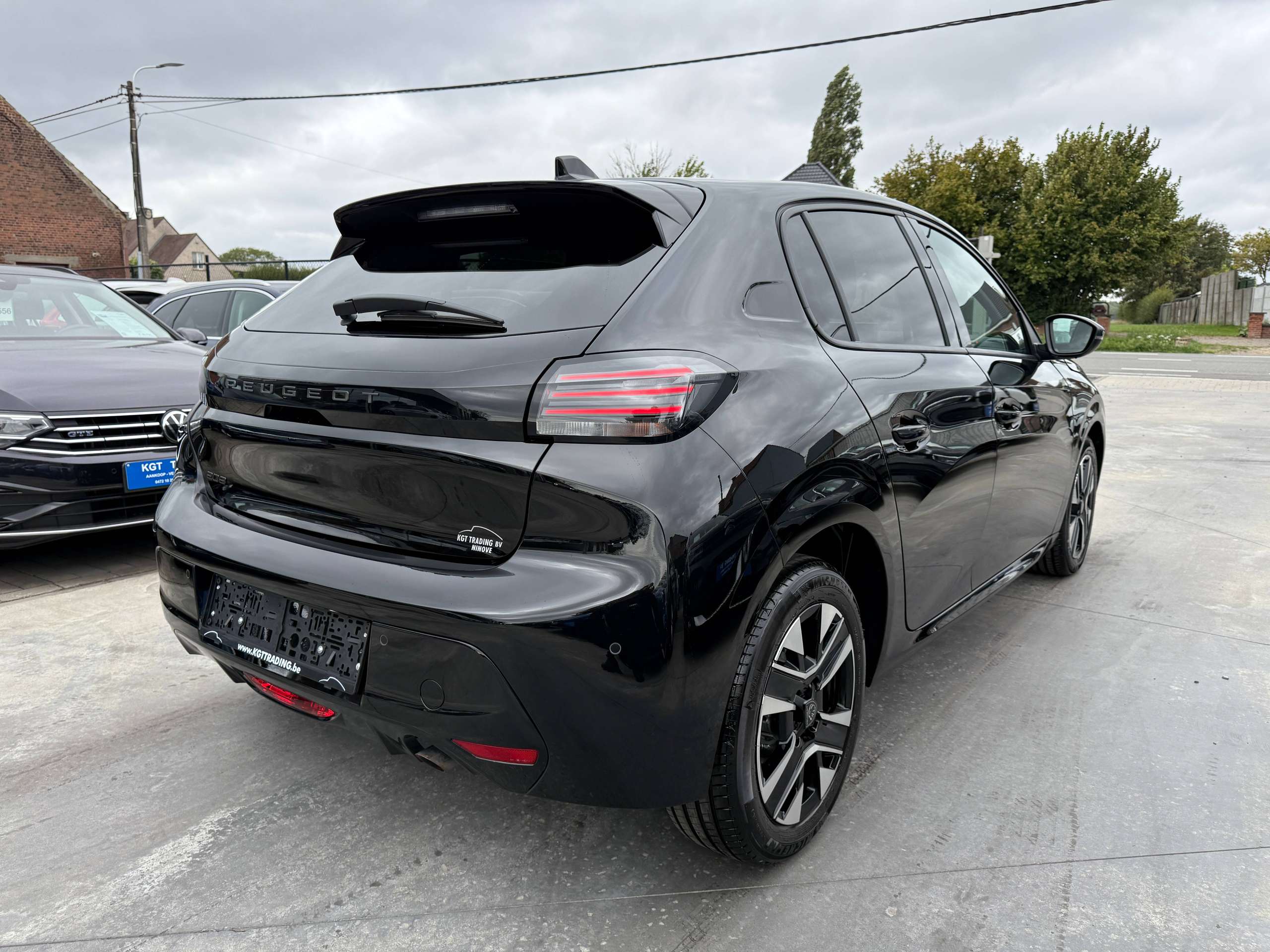 103caf56-f761-4ab3-ac22-4a0bd9db90525-peugeot-208-1-2i-turbo-100pk-allure-leder-full-led-carplay-bluetooth-pdc.jpg