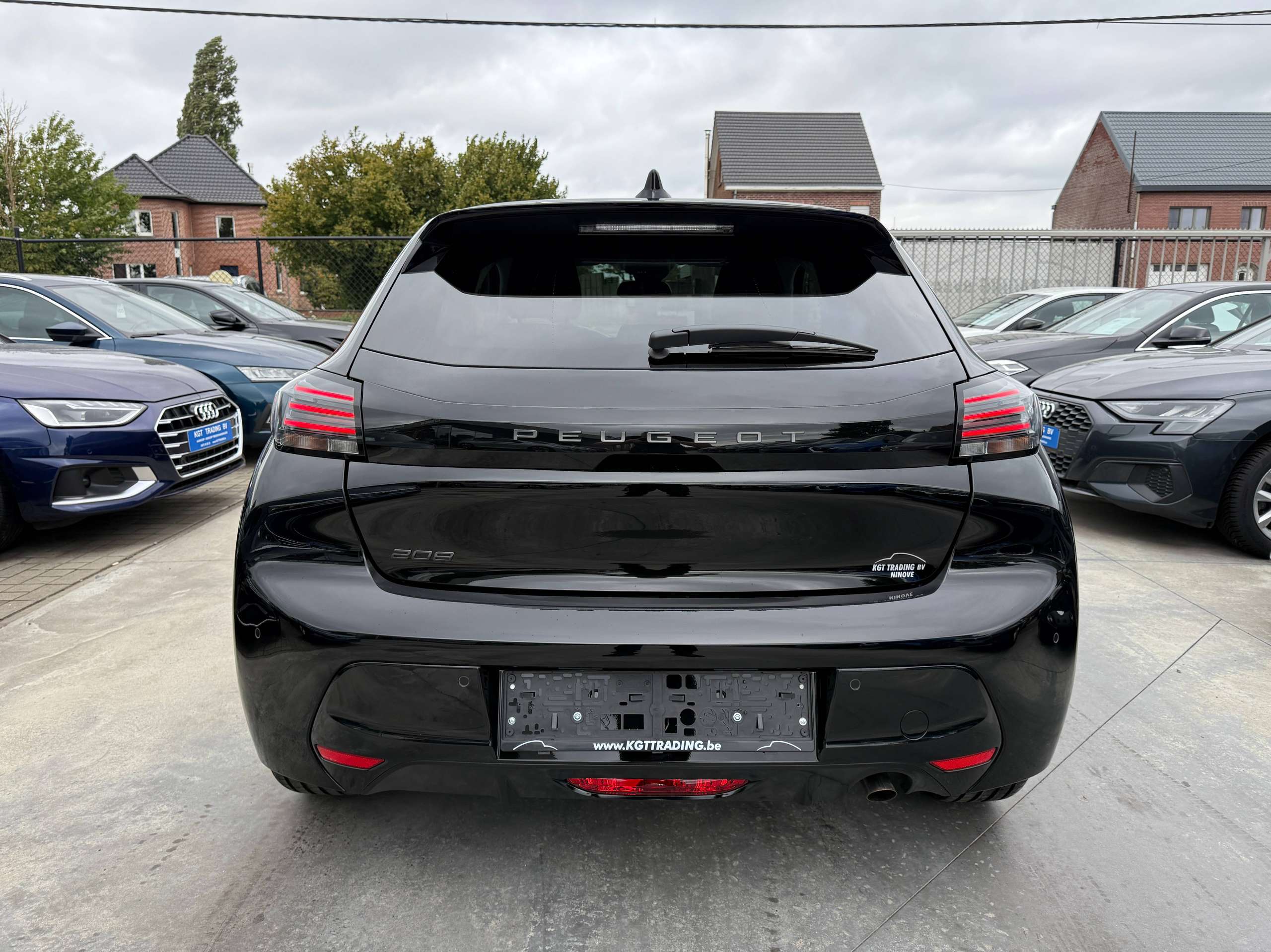 103caf56-f761-4ab3-ac22-4a0bd9db90526-peugeot-208-1-2i-turbo-100pk-allure-leder-full-led-carplay-bluetooth-pdc.jpg