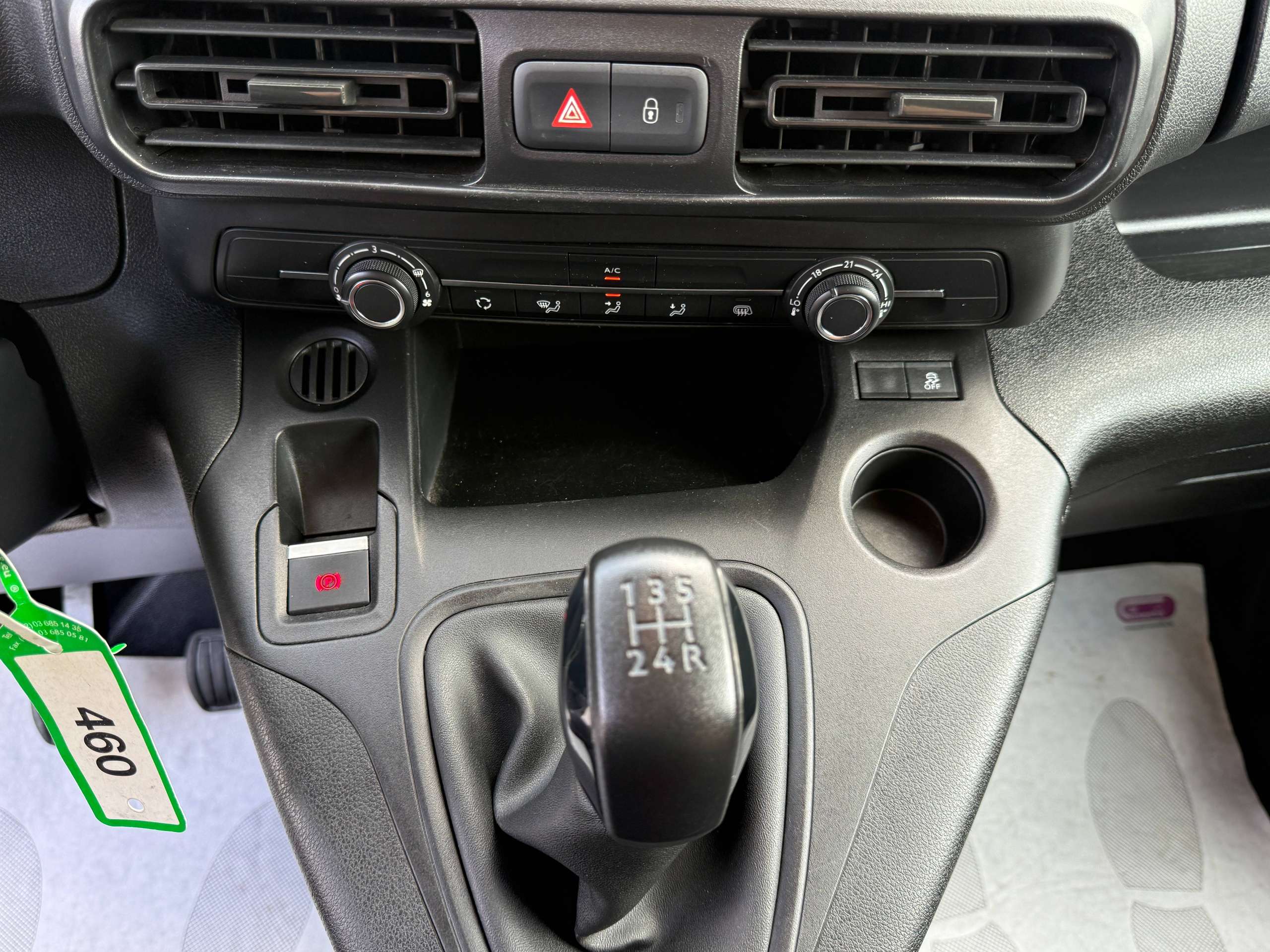 123be262-9555-422d-aa0d-d68a7fb5b3bf20-peugeot-partner-1-5-bluehdi-102pk-l2-bluetooth-pdc-a-c-carpass.jpg