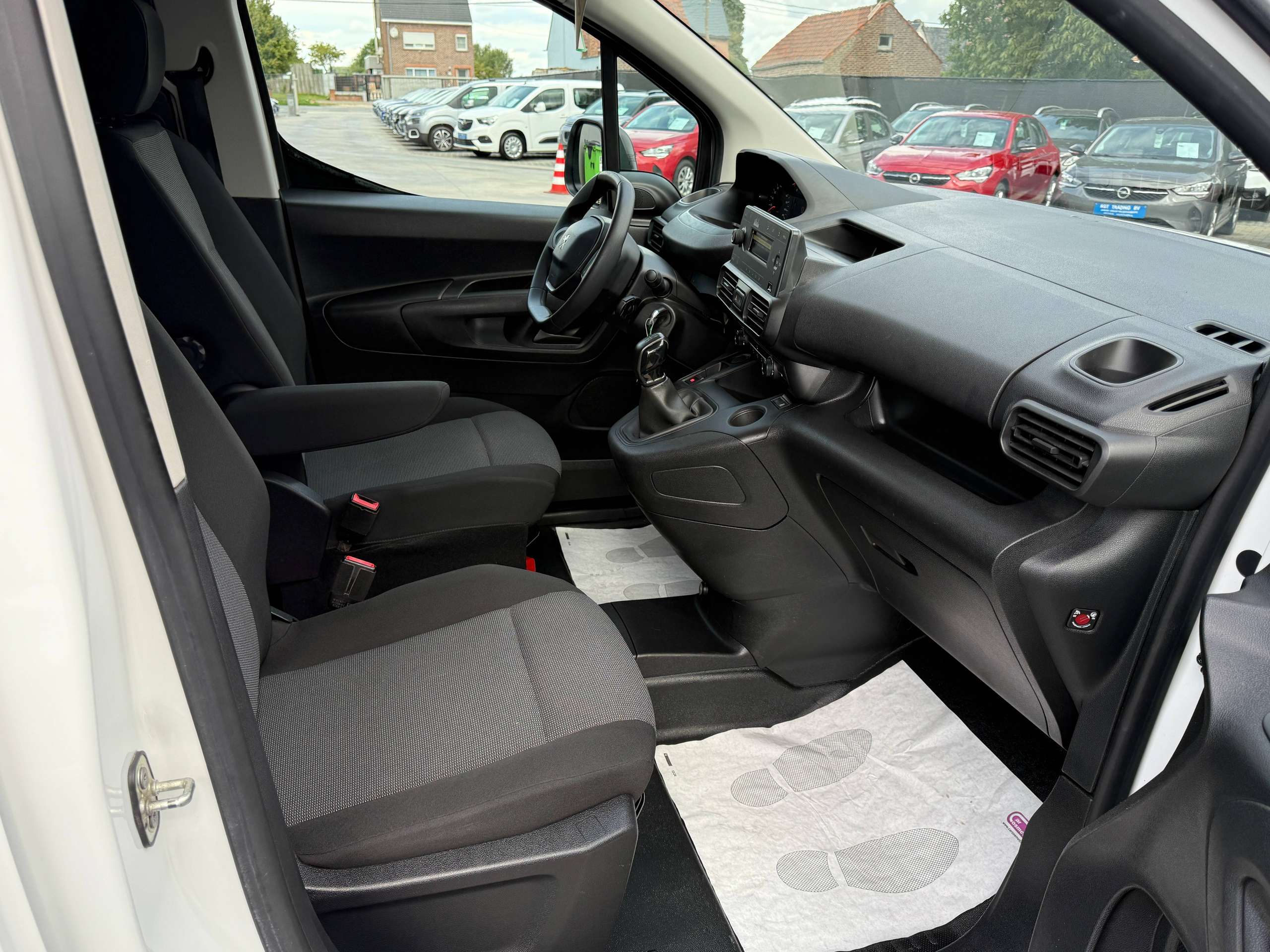 123be262-9555-422d-aa0d-d68a7fb5b3bf21-peugeot-partner-1-5-bluehdi-102pk-l2-bluetooth-pdc-a-c-carpass.jpg