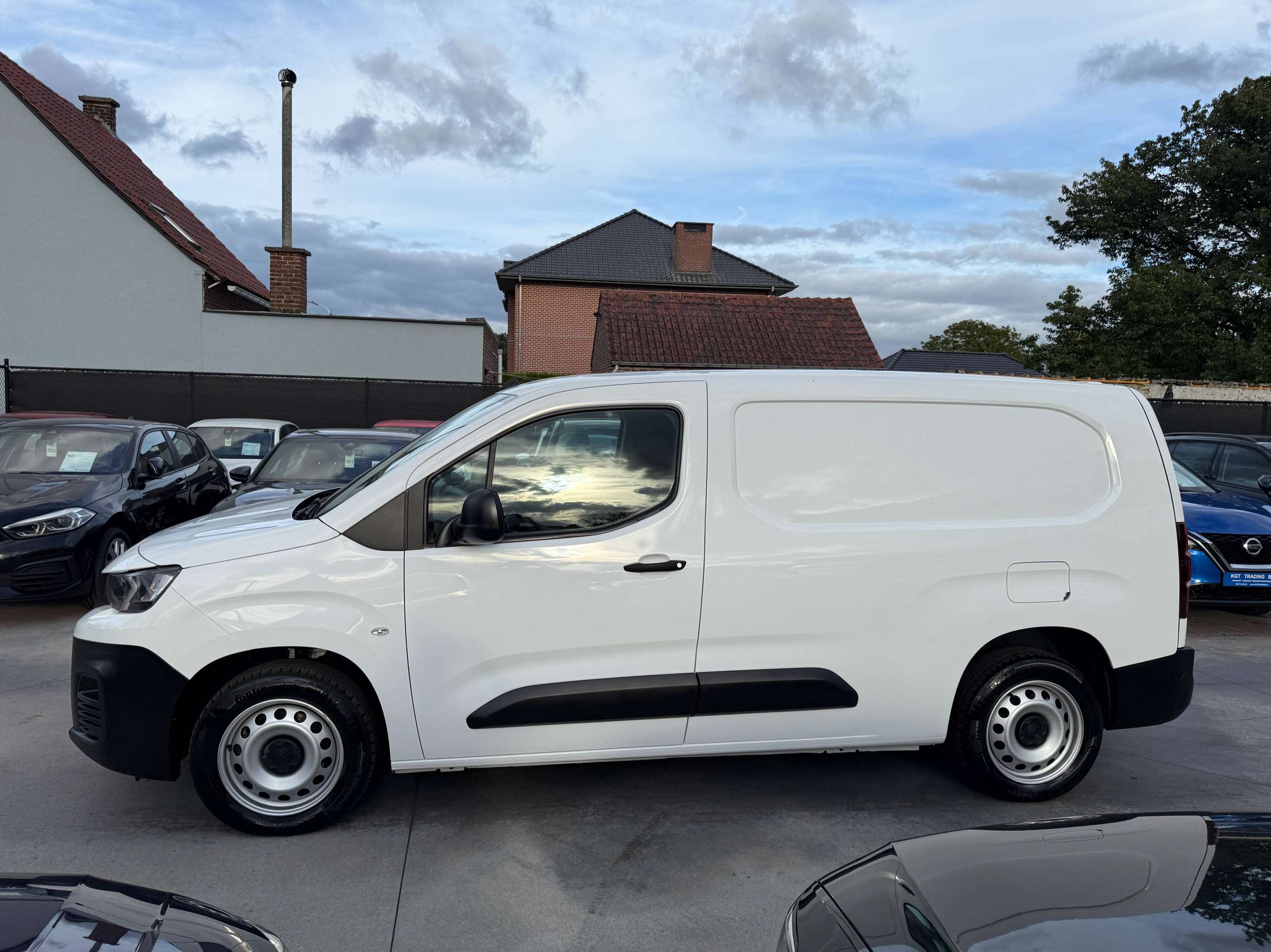 123be262-9555-422d-aa0d-d68a7fb5b3bf8-peugeot-partner-1-5-bluehdi-102pk-l2-bluetooth-pdc-a-c-carpass.jpg