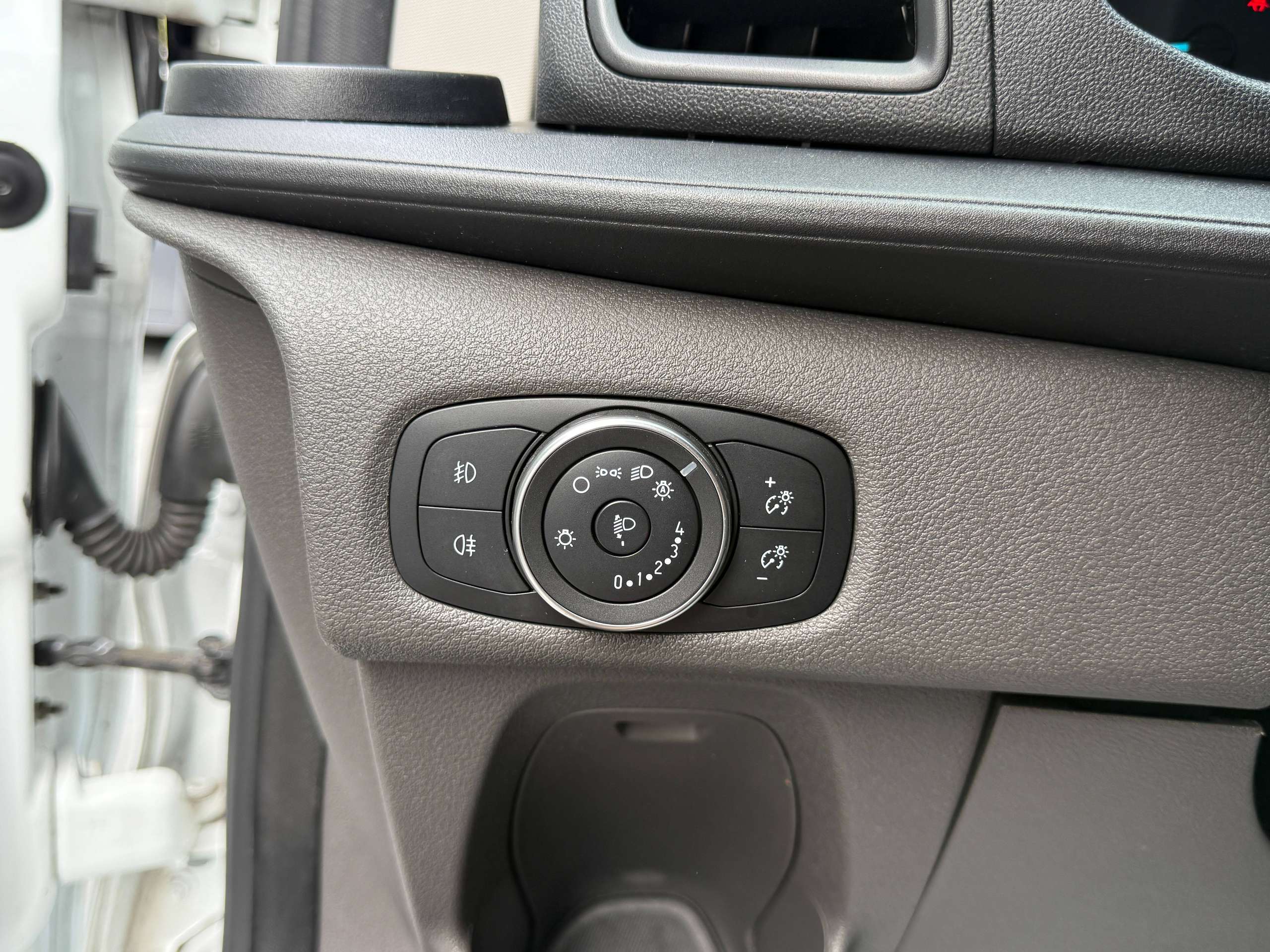 1eb1e95c-0767-45b1-83b9-d066c50ff37119-ford-transit-custom-2-0-tdci-130pk-automaat-navigatie-carplay-zetelverwarming-pdc-led-carpass.jpg