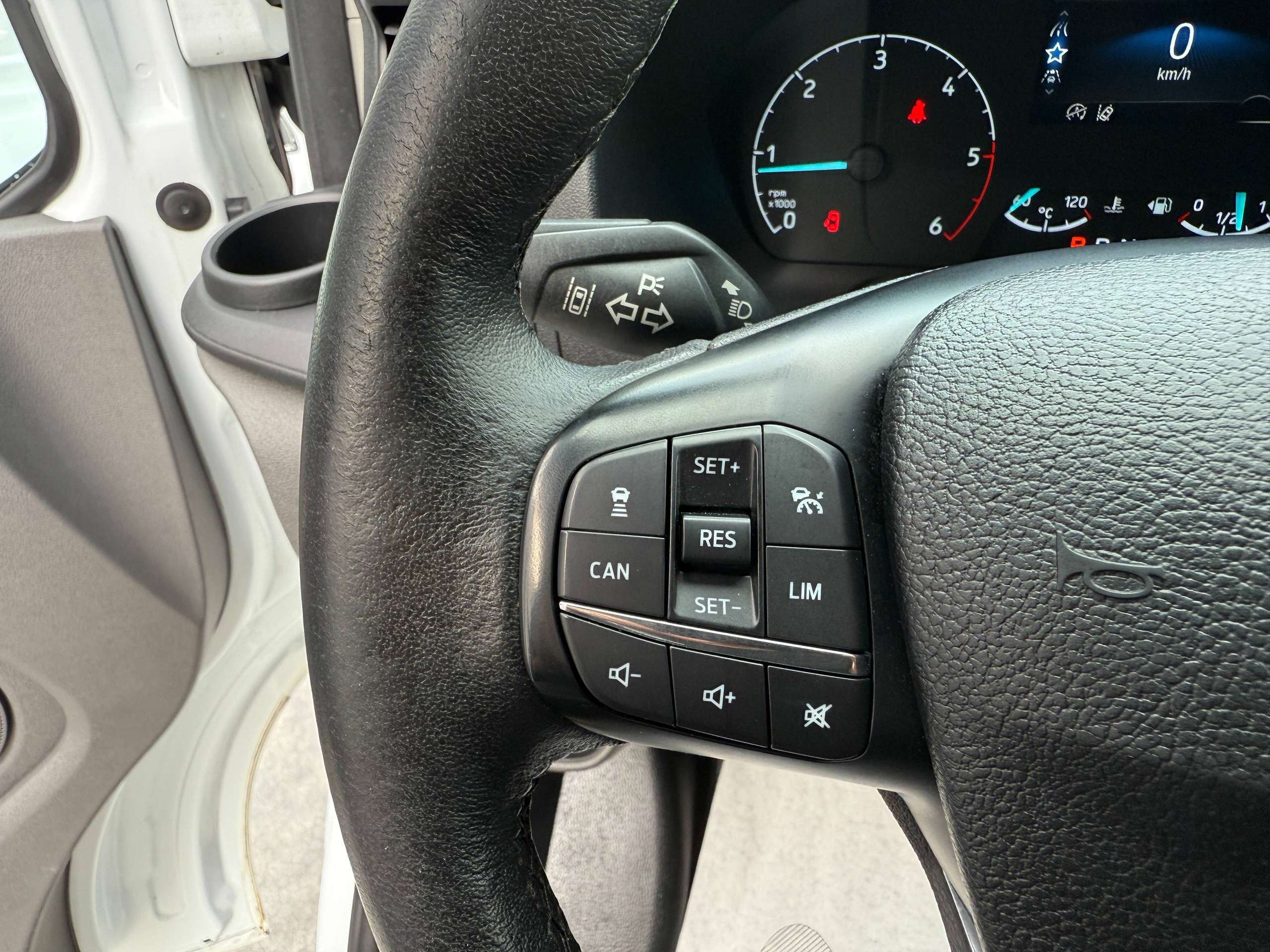1eb1e95c-0767-45b1-83b9-d066c50ff37120-ford-transit-custom-2-0-tdci-130pk-automaat-navigatie-carplay-zetelverwarming-pdc-led-carpass.jpg