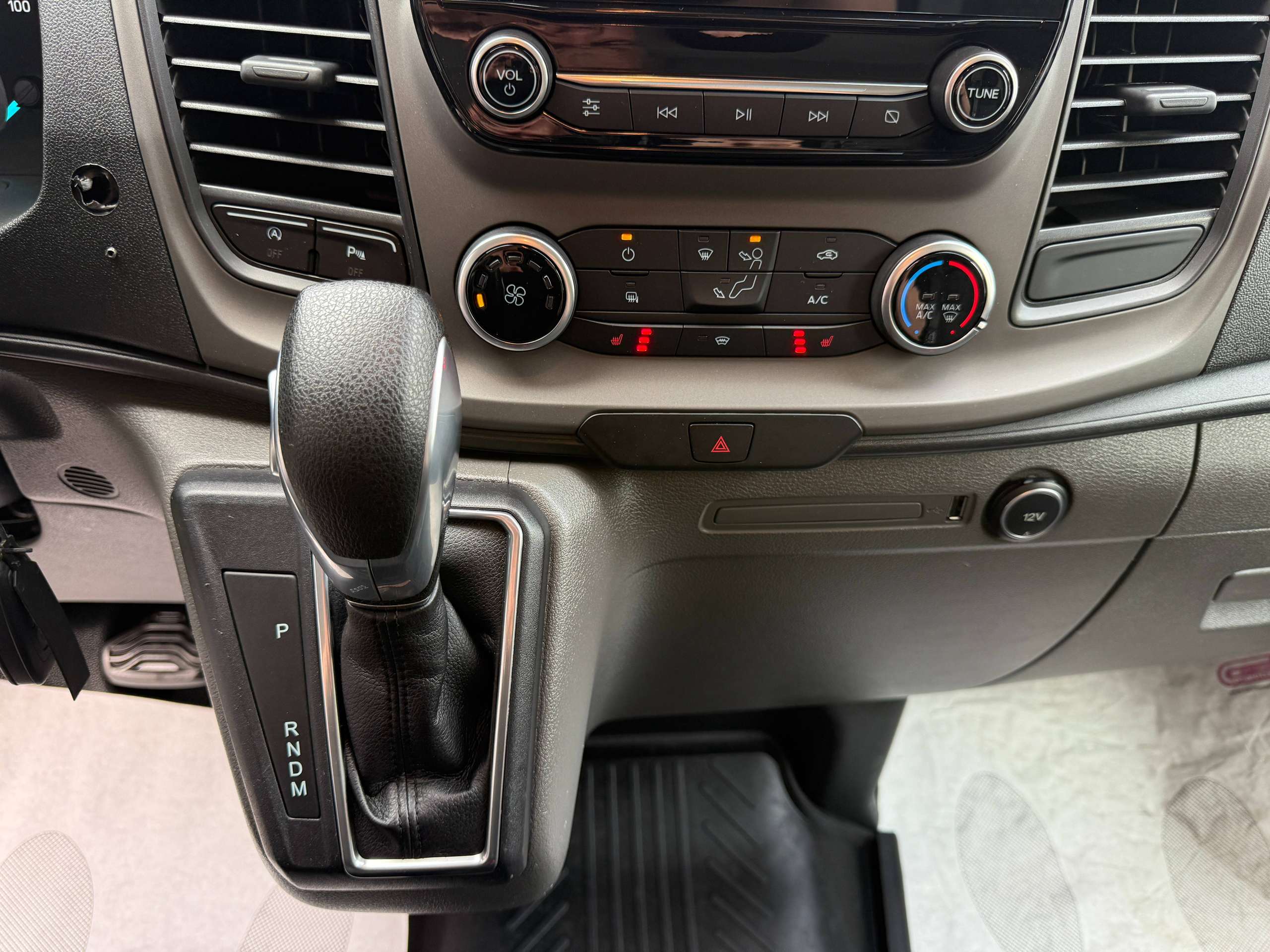 1eb1e95c-0767-45b1-83b9-d066c50ff37124-ford-transit-custom-2-0-tdci-130pk-automaat-navigatie-carplay-zetelverwarming-pdc-led-carpass.jpg