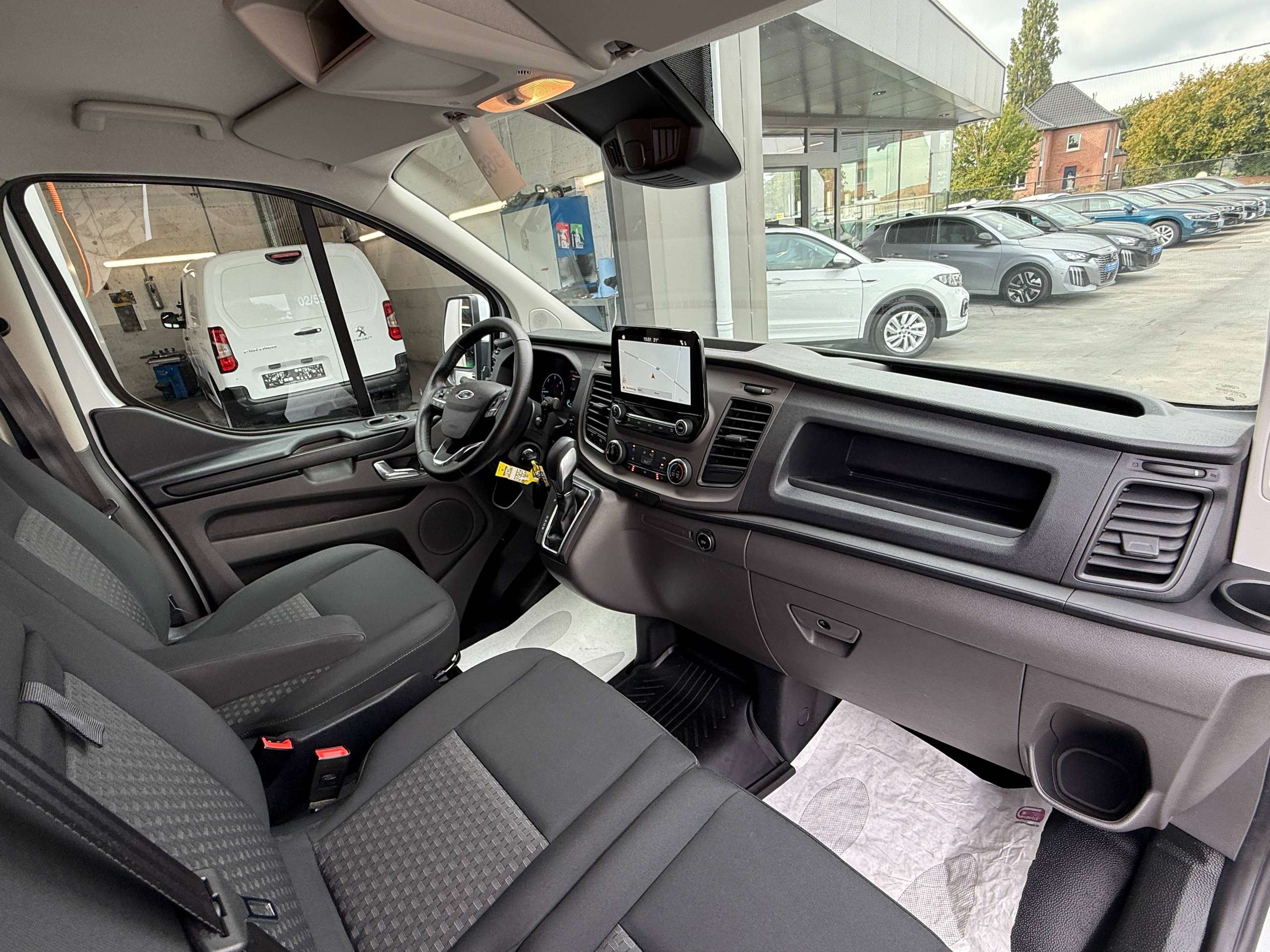 1eb1e95c-0767-45b1-83b9-d066c50ff37131-ford-transit-custom-2-0-tdci-130pk-automaat-navigatie-carplay-zetelverwarming-pdc-led-carpass.jpg