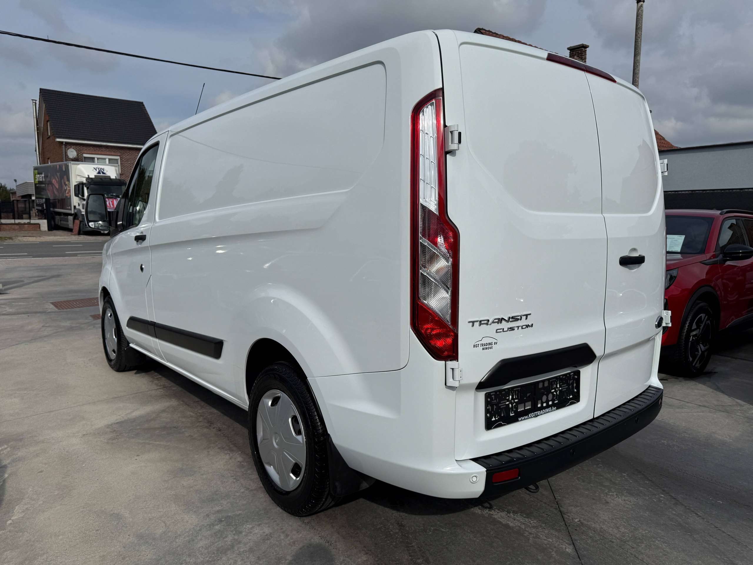 1eb1e95c-0767-45b1-83b9-d066c50ff3718-ford-transit-custom-2-0-tdci-130pk-automaat-navigatie-carplay-zetelverwarming-pdc-led-carpass.jpg