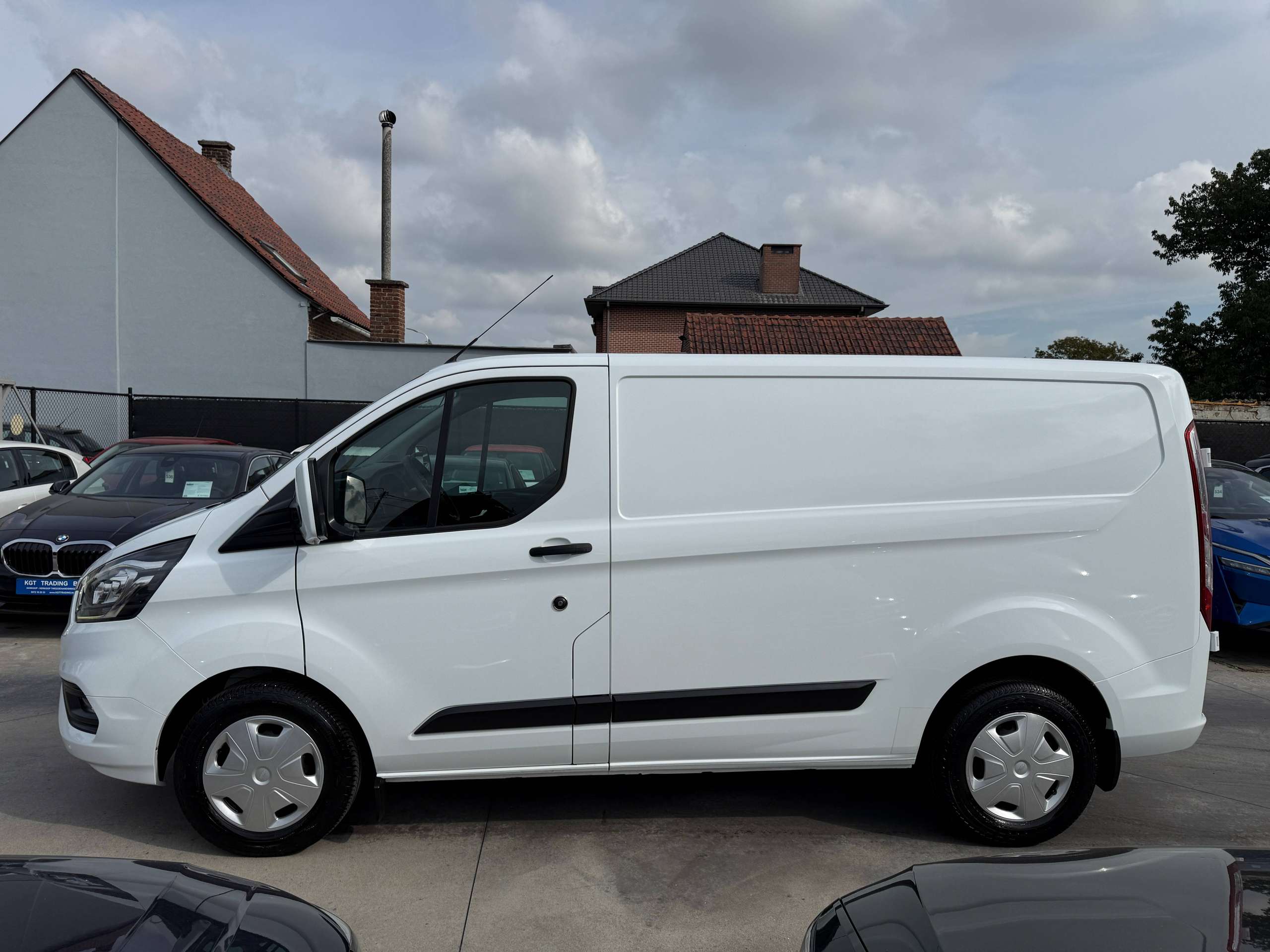 1eb1e95c-0767-45b1-83b9-d066c50ff3719-ford-transit-custom-2-0-tdci-130pk-automaat-navigatie-carplay-zetelverwarming-pdc-led-carpass.jpg