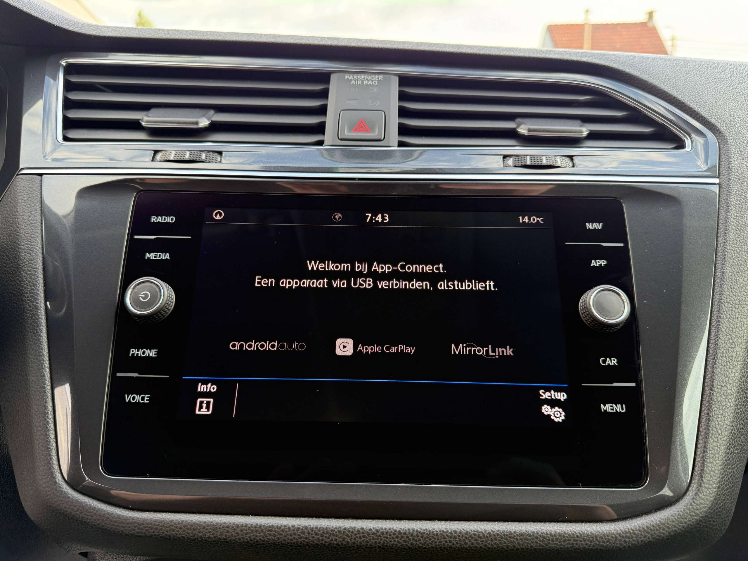 2ae4cc1b-a38c-4334-a983-07b0bebb152924-volkswagen-tiguan-allspace-1-5-tsi-7-zetels-navigatie-zwart-leder-carplay-dab-pdc-alu.jpg