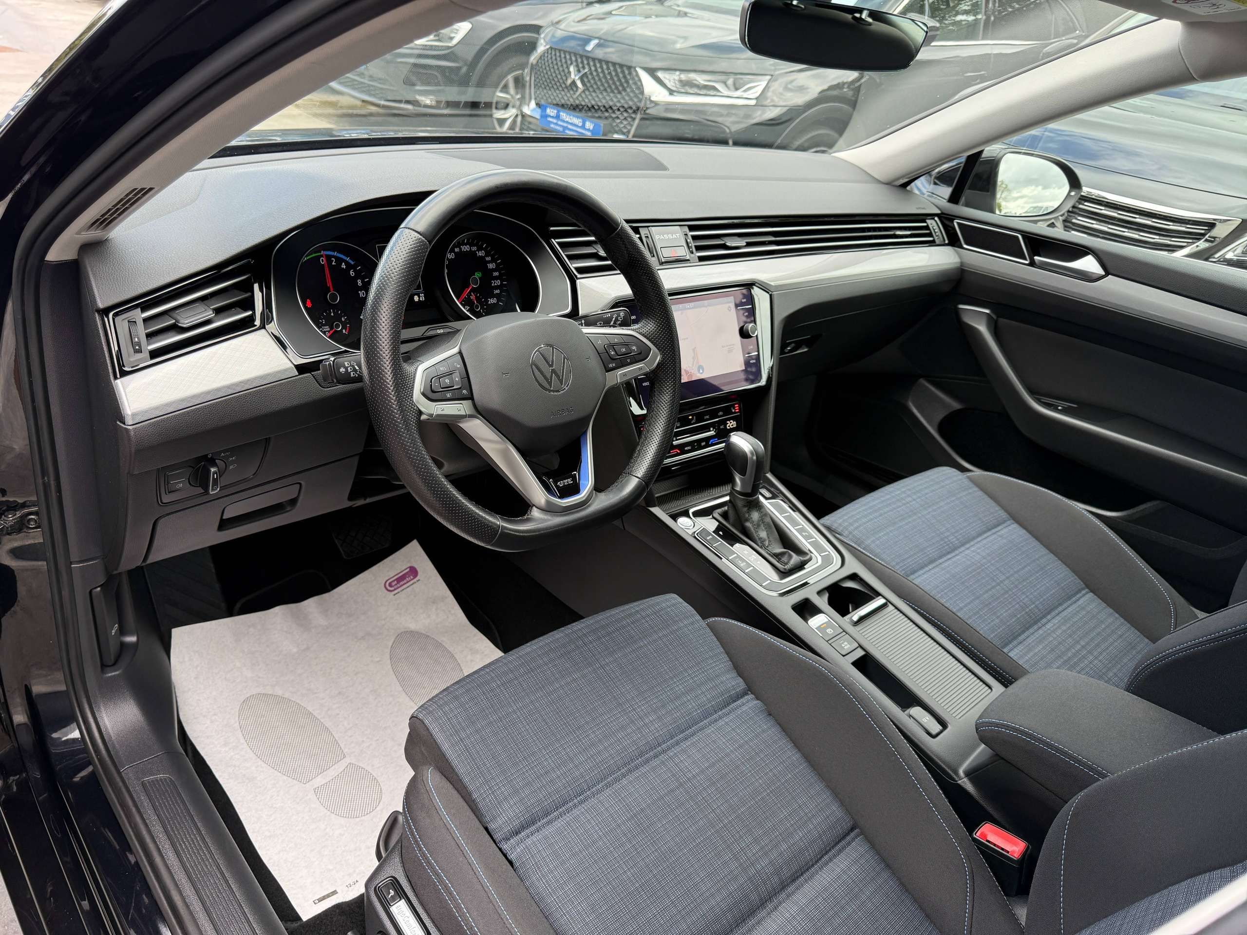 42b260e5-2a2a-4281-bedf-6127946304fb14-volkswagen-passat-variant-gte-1-4tsi-hybride-navigatie-camera-carplay-full-led-pdc-bluetooth.jpg