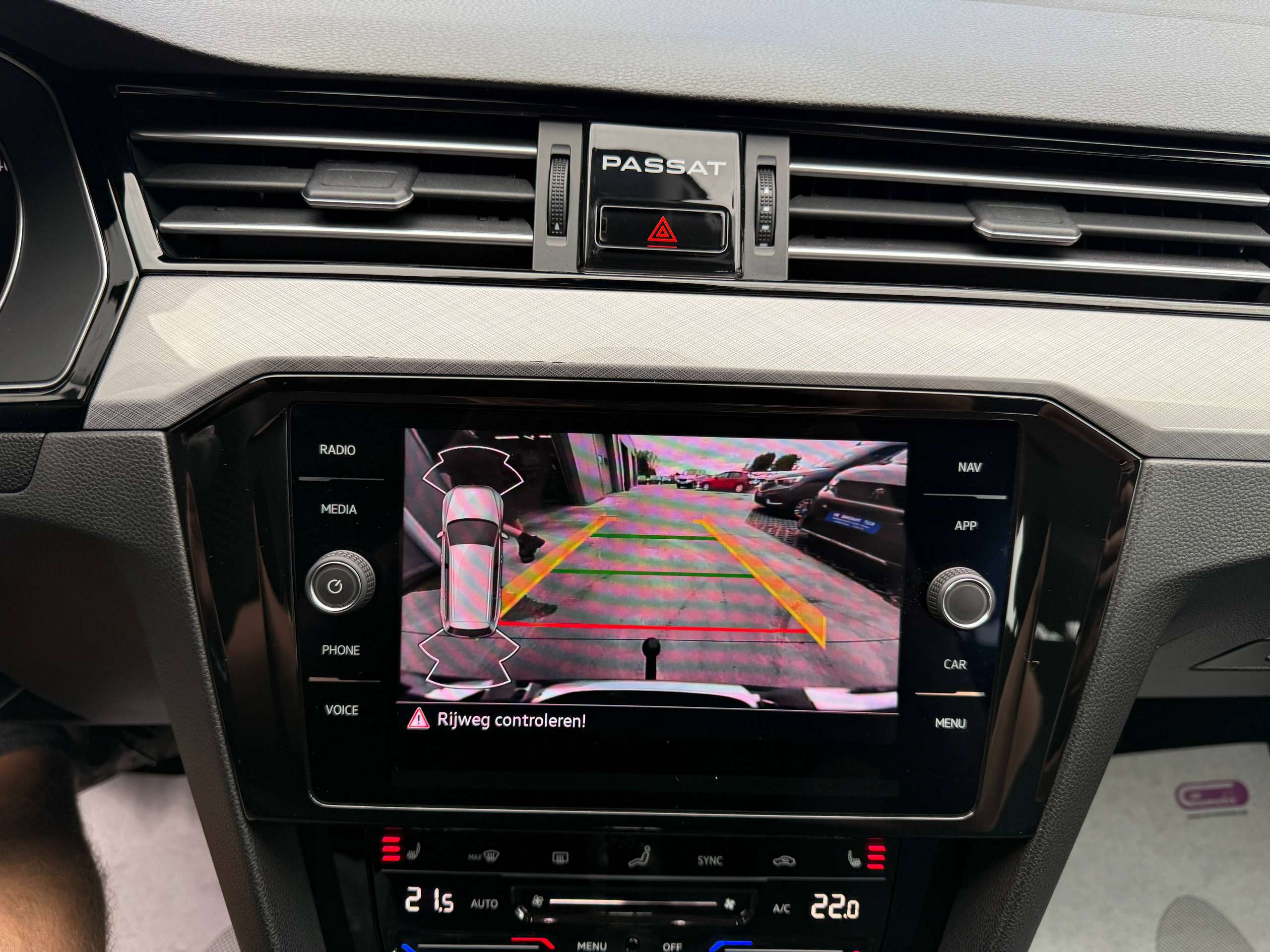 42b260e5-2a2a-4281-bedf-6127946304fb25-volkswagen-passat-variant-gte-1-4tsi-hybride-navigatie-camera-carplay-full-led-pdc-bluetooth.jpg