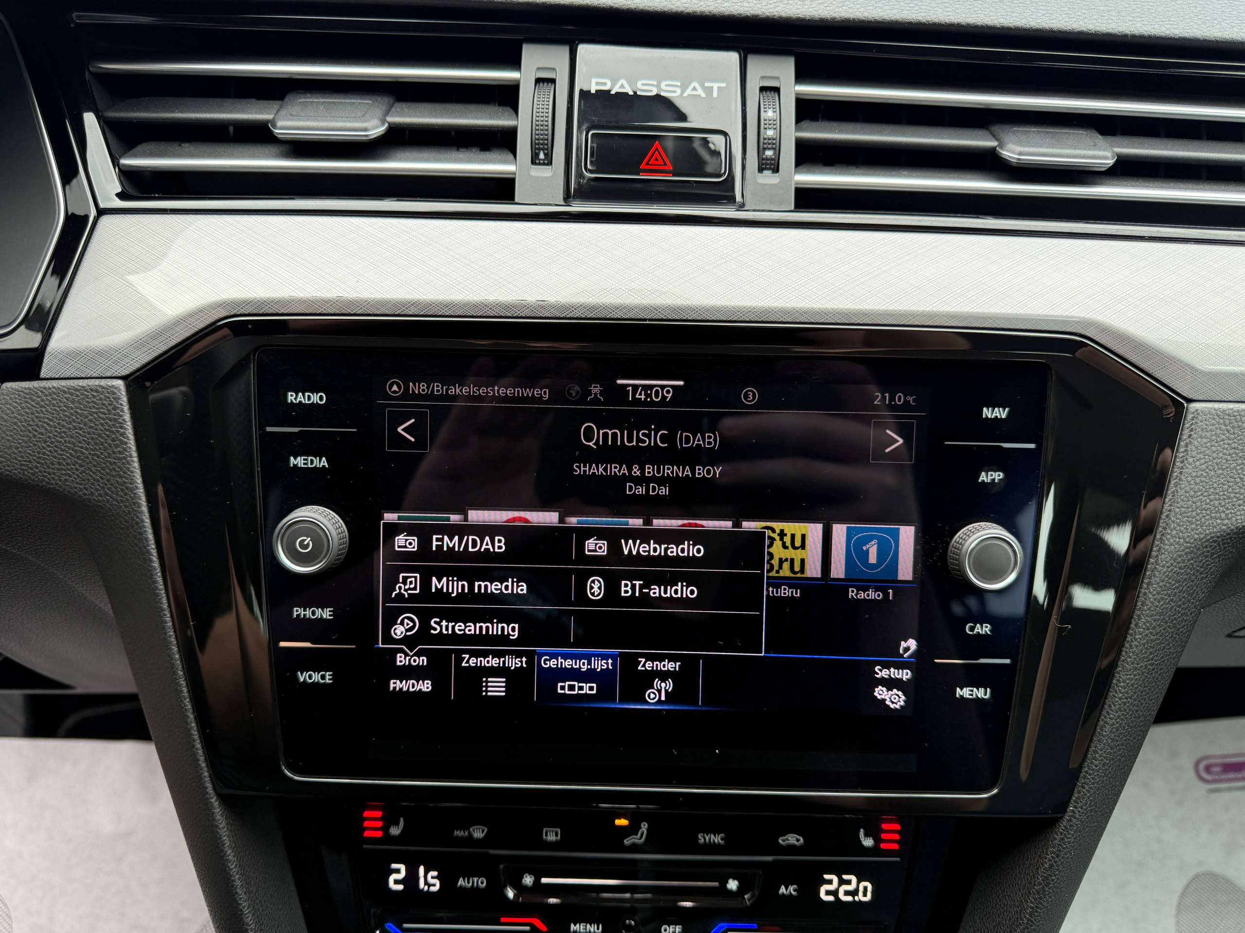 42b260e5-2a2a-4281-bedf-6127946304fb27-volkswagen-passat-variant-gte-1-4tsi-hybride-navigatie-camera-carplay-full-led-pdc-bluetooth.jpg