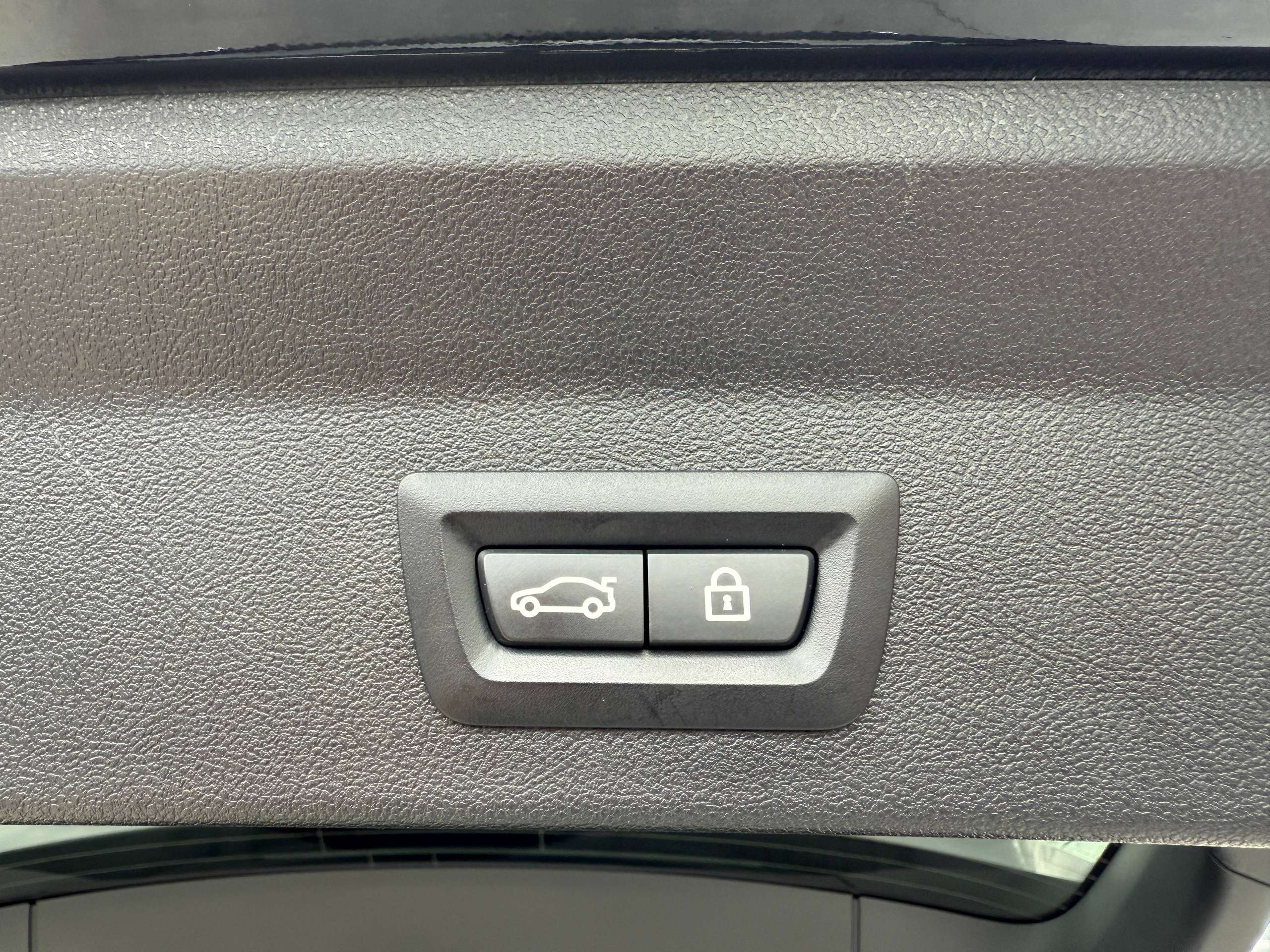 4334e506-12b2-4485-9e74-7da4f318013019-bmw-x3-2-0ia-m-pack-x-drive-navigatie-zwart-leder-led-opendak-camera.jpg
