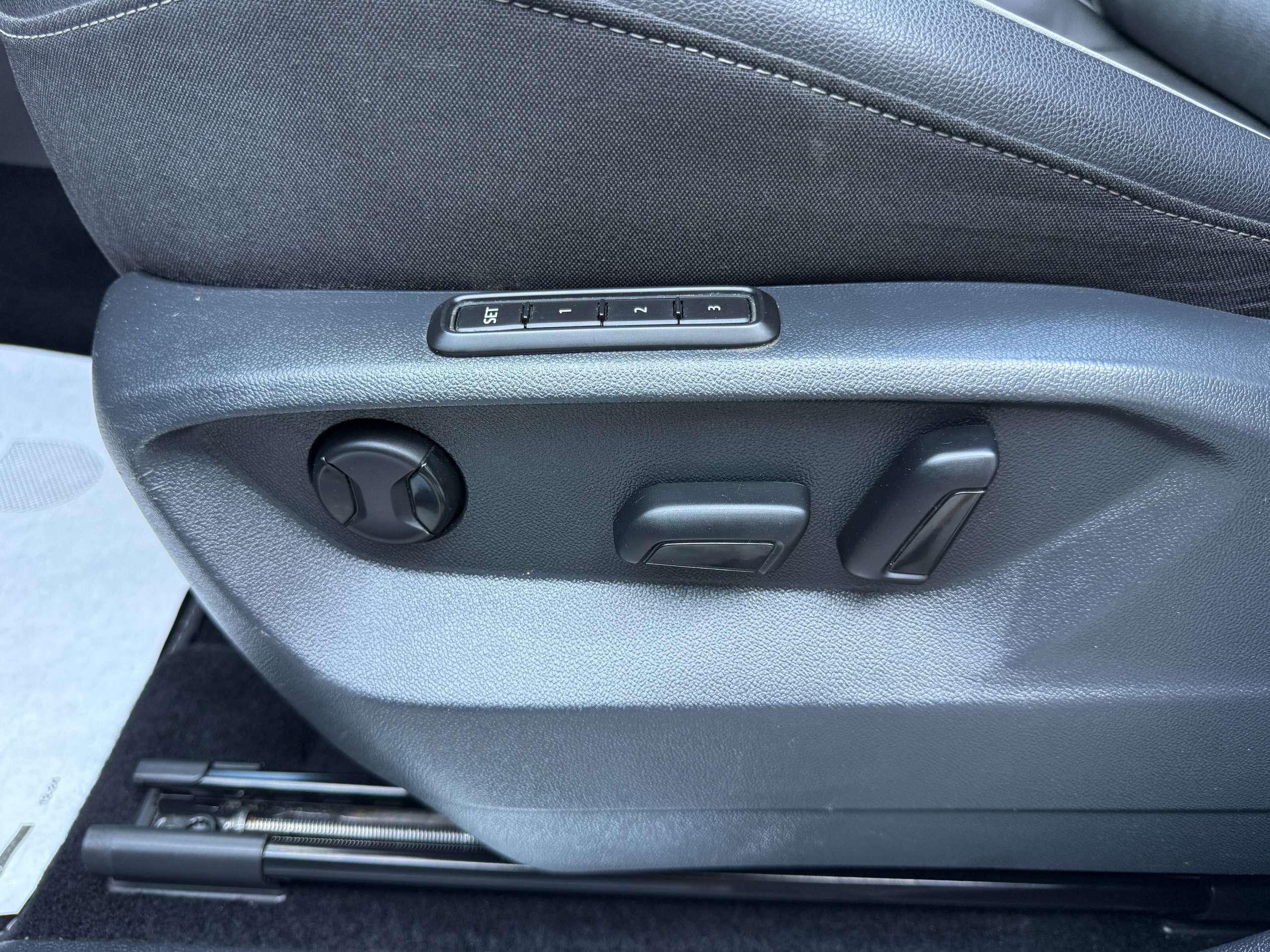 46f09a18-abba-4c36-adaa-2c254d6b950a14-volkswagen-tiguan-allspace-2-0-tdi-7-zit-automaat-r-line-navi-full-led-virtual-opendak-leder-camera.jpg