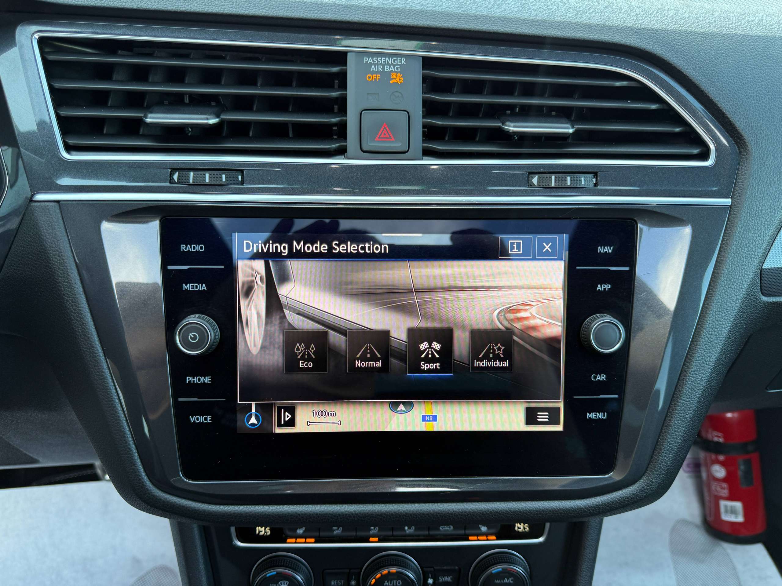 46f09a18-abba-4c36-adaa-2c254d6b950a24-volkswagen-tiguan-allspace-2-0-tdi-7-zit-automaat-r-line-navi-full-led-virtual-opendak-leder-camera.jpg